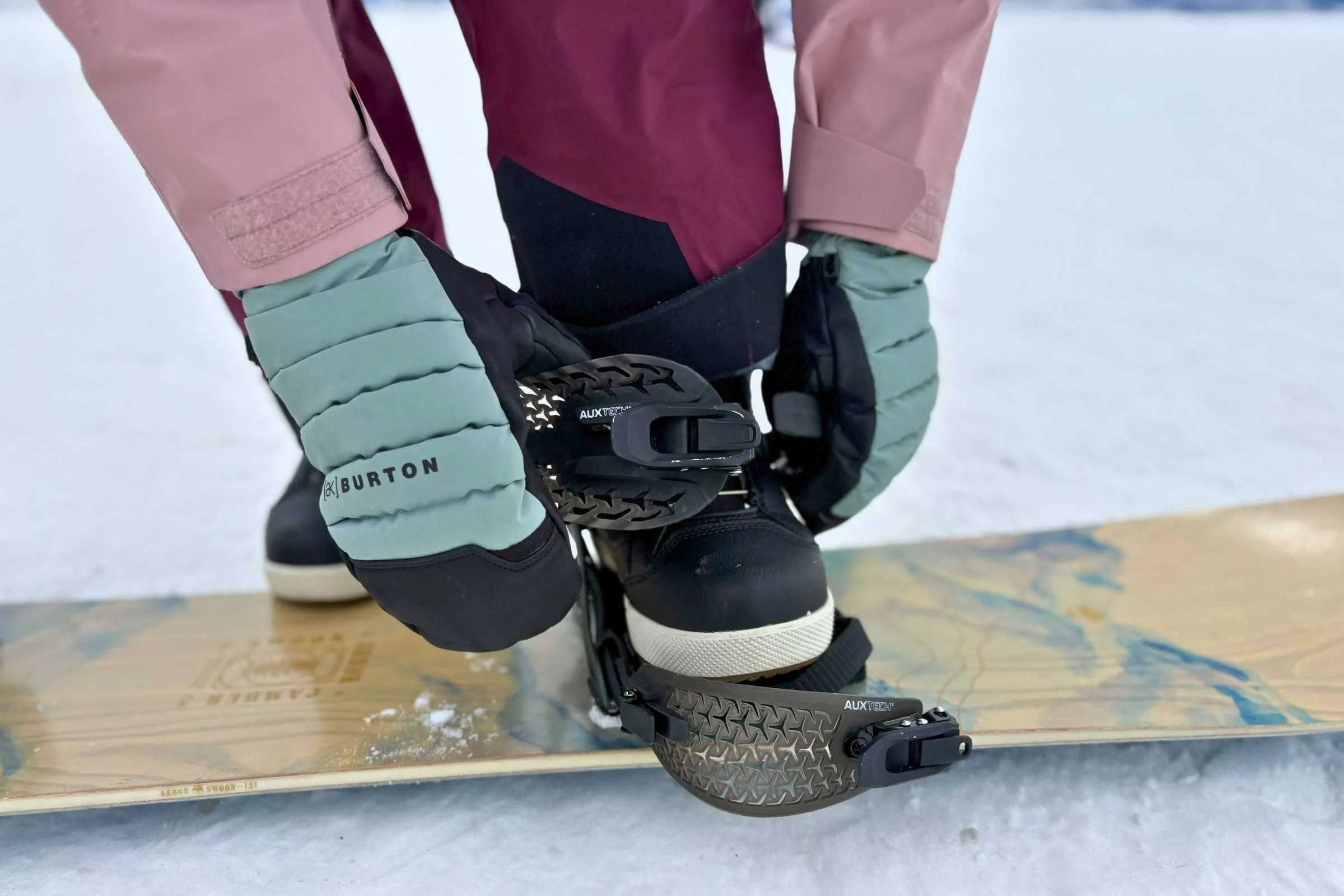   The Burton AK Oven Mitts are warm on cold days.   Photo courtesy Paz Mendelevitch.  
