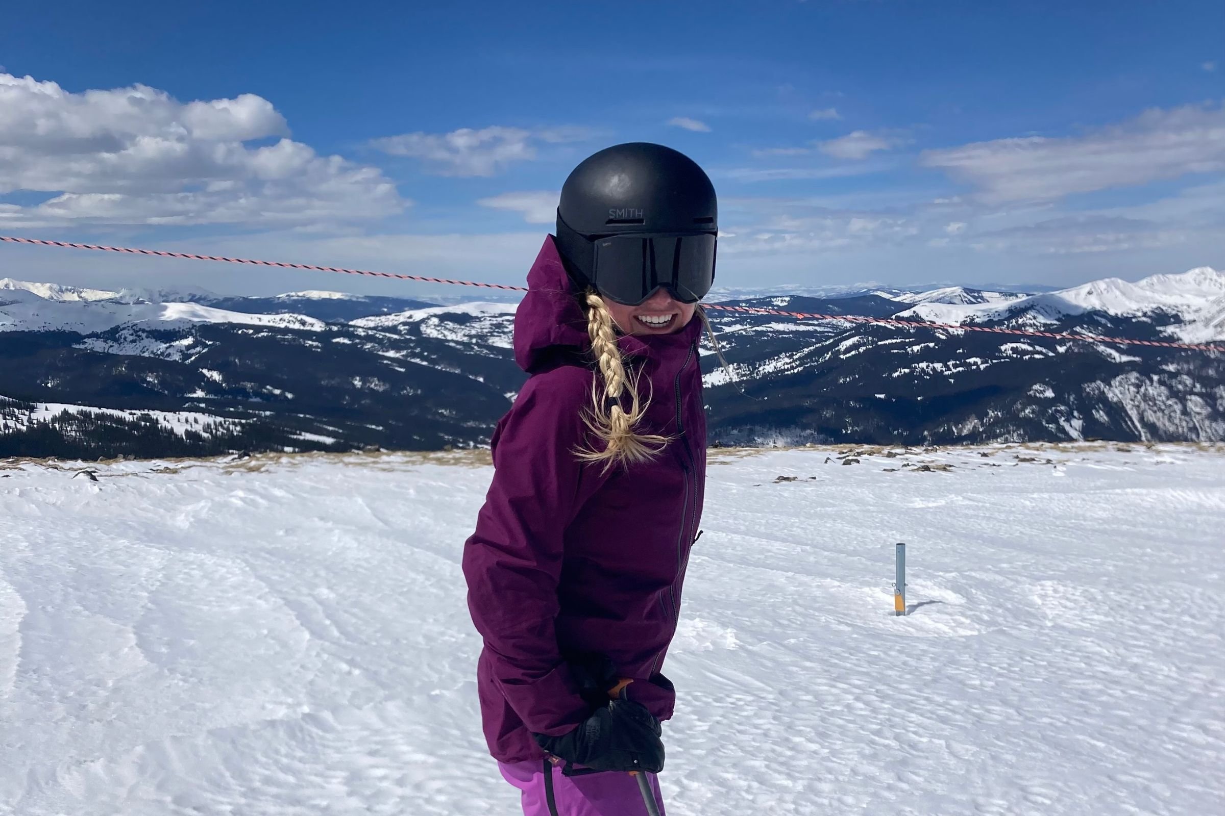   Skier wearing Smith Squad MAG goggles  