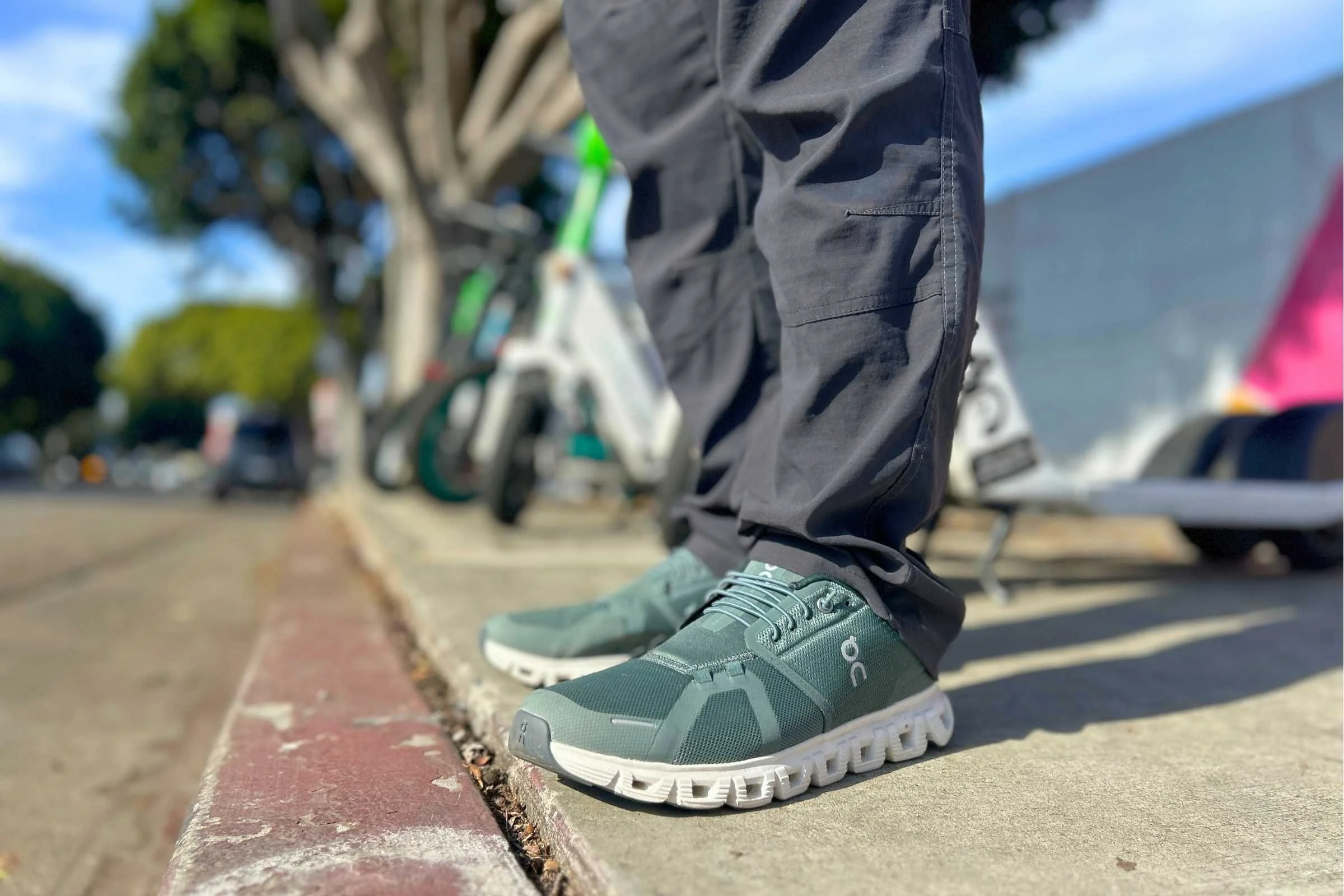   On Cloud 6 walking shoes  