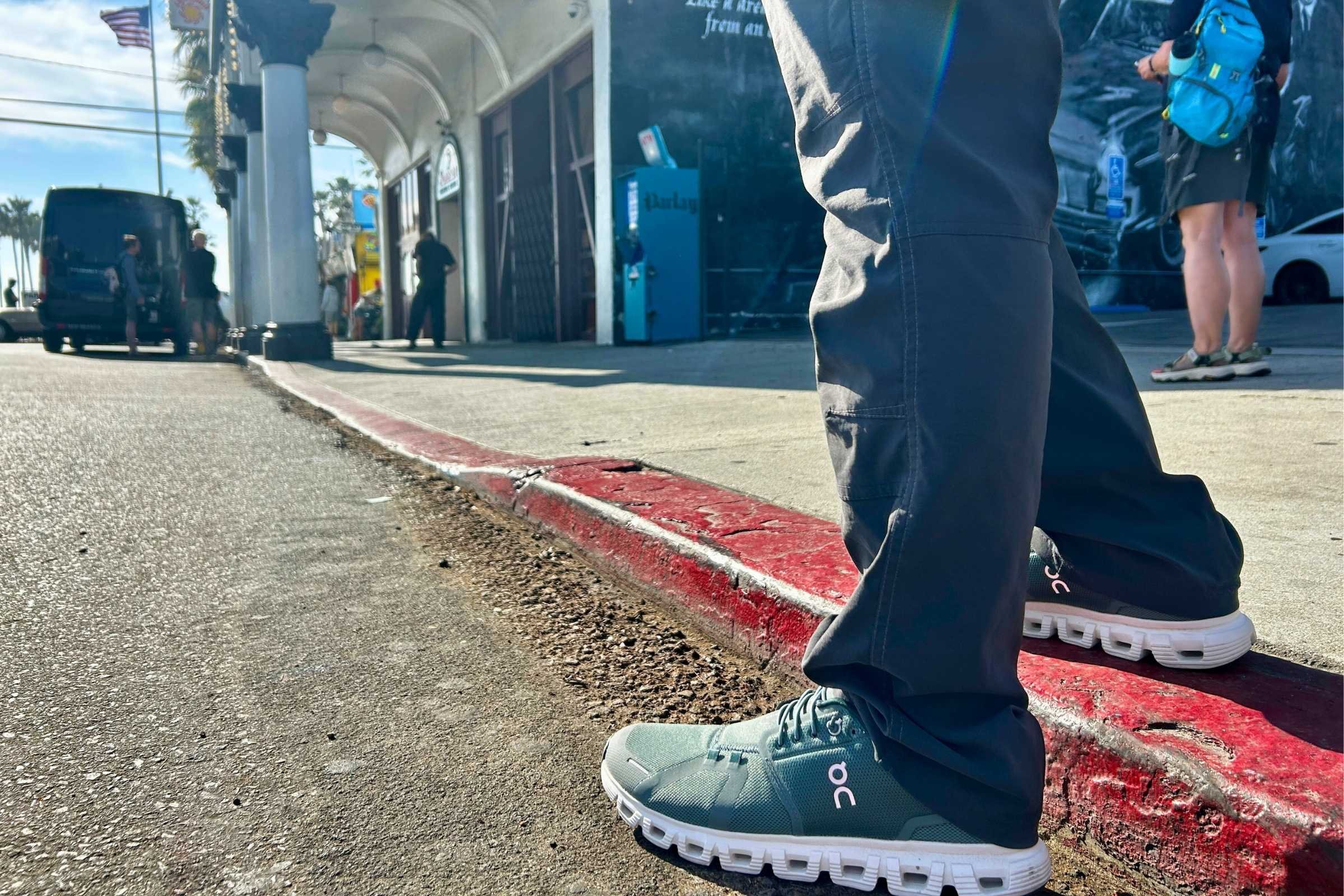   On Cloud 6 walking shoes  