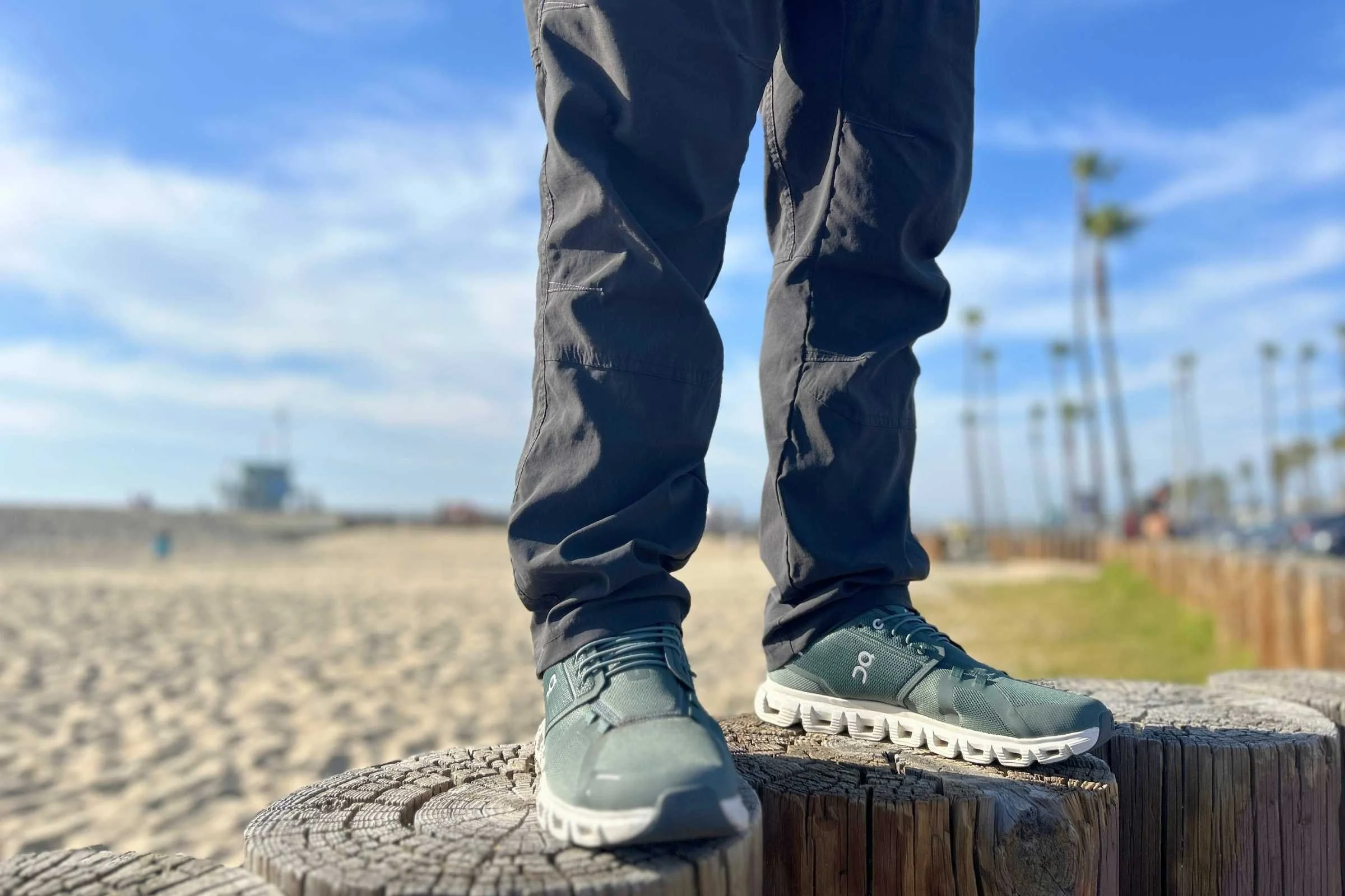   On Cloud 6 walking shoes  