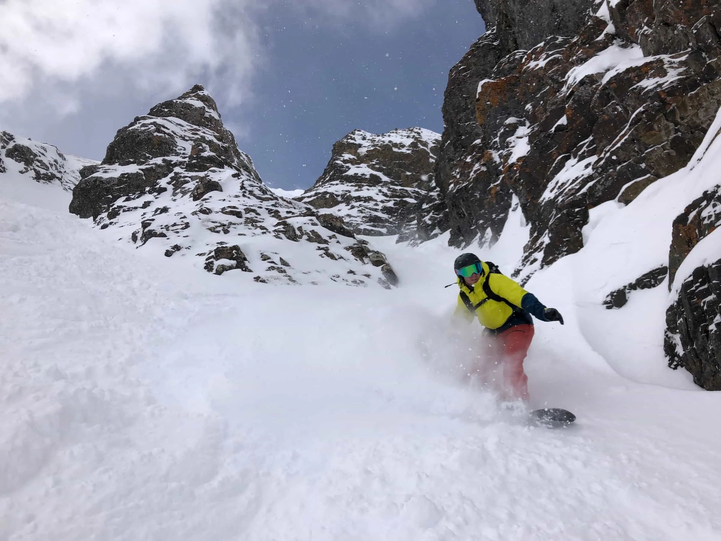   Snowboarder riding steep terrain wearing Patagonia 3-in-1 Powder Town jacket  
