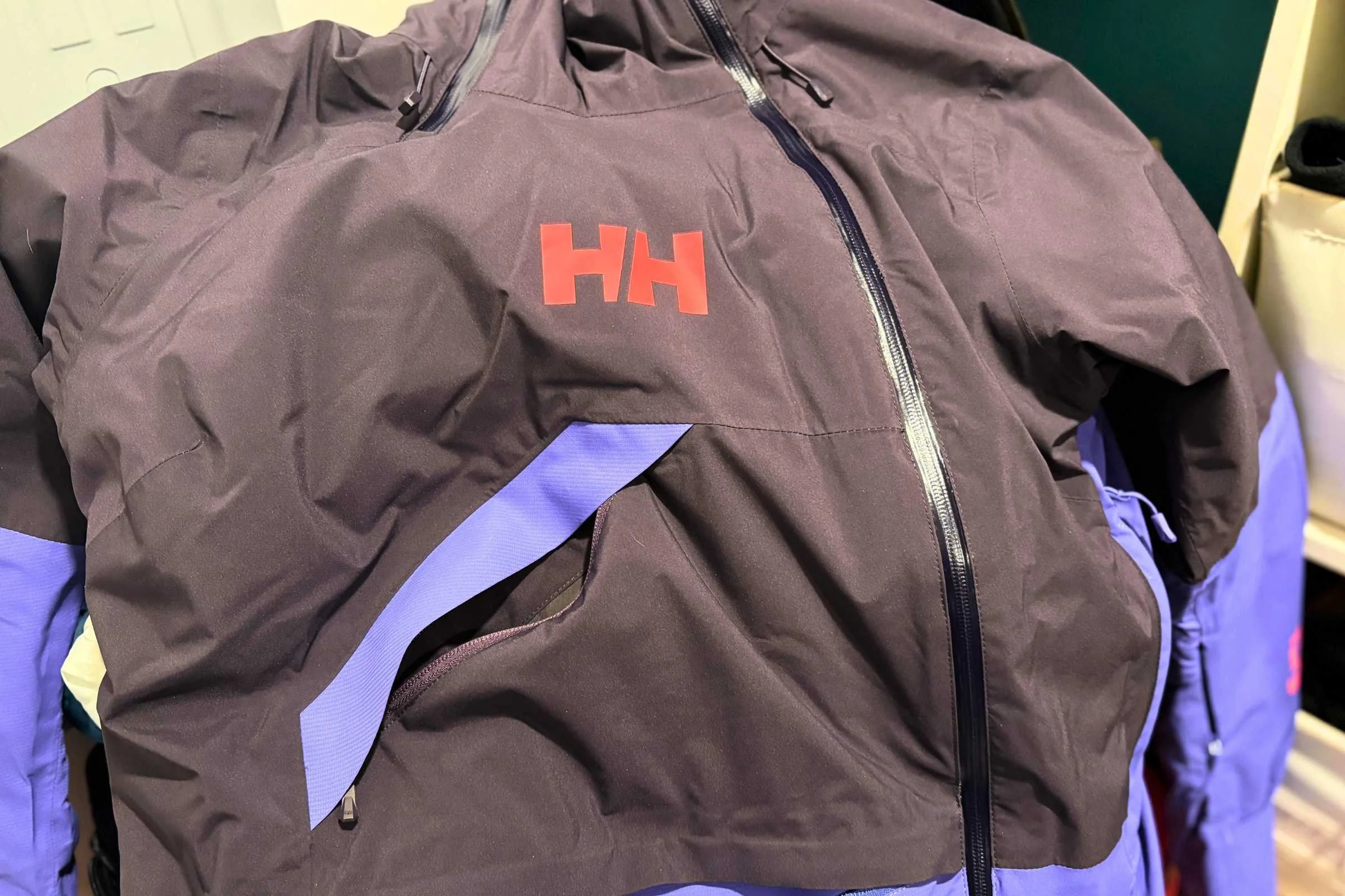   Helly Hansen Powchaser 2.0 jacket front with chest logo  