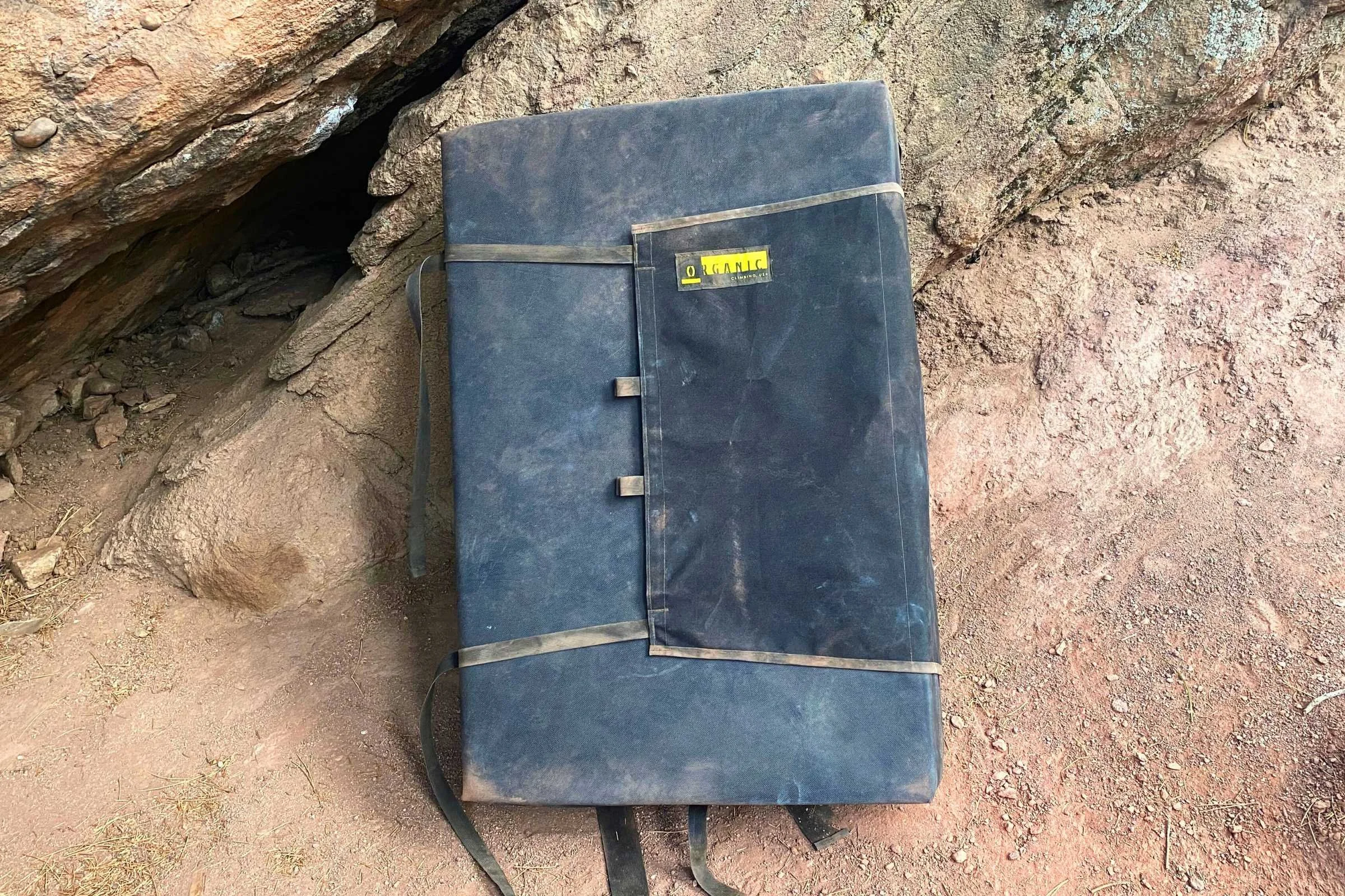   The Organic Full Pad’s flap helps you protect its shoulder straps, stash gear, and carry another pad.  