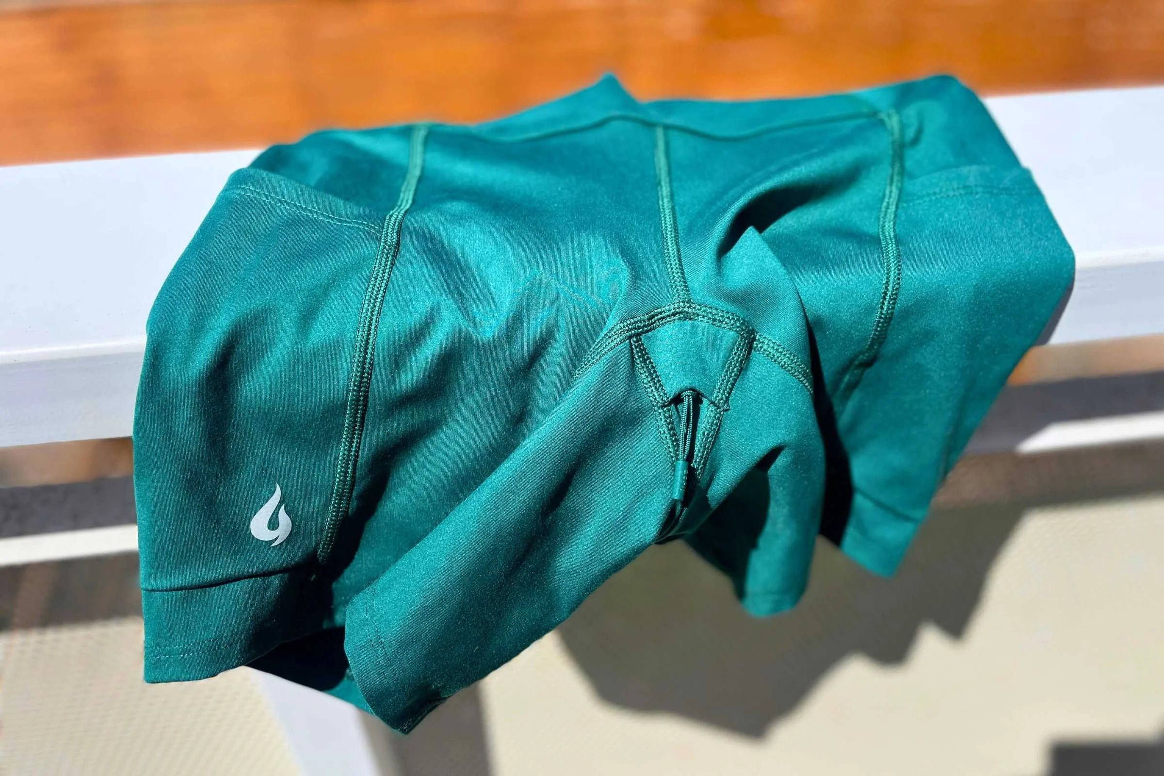  Gnara Go Free 6-inch compressive shorts  