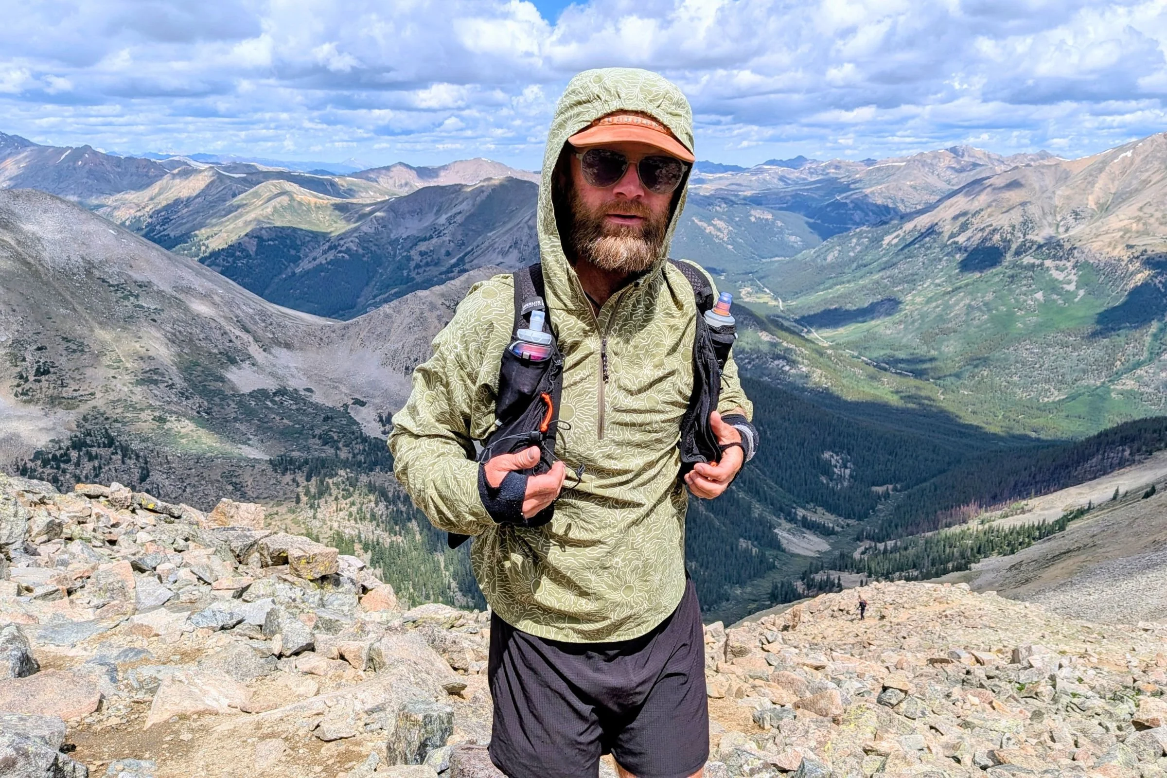   The Hyperlite Mountain Gear Pemi 15’s vest-style straps provide multiple pockets within easy reach while hiking in the mountains.  