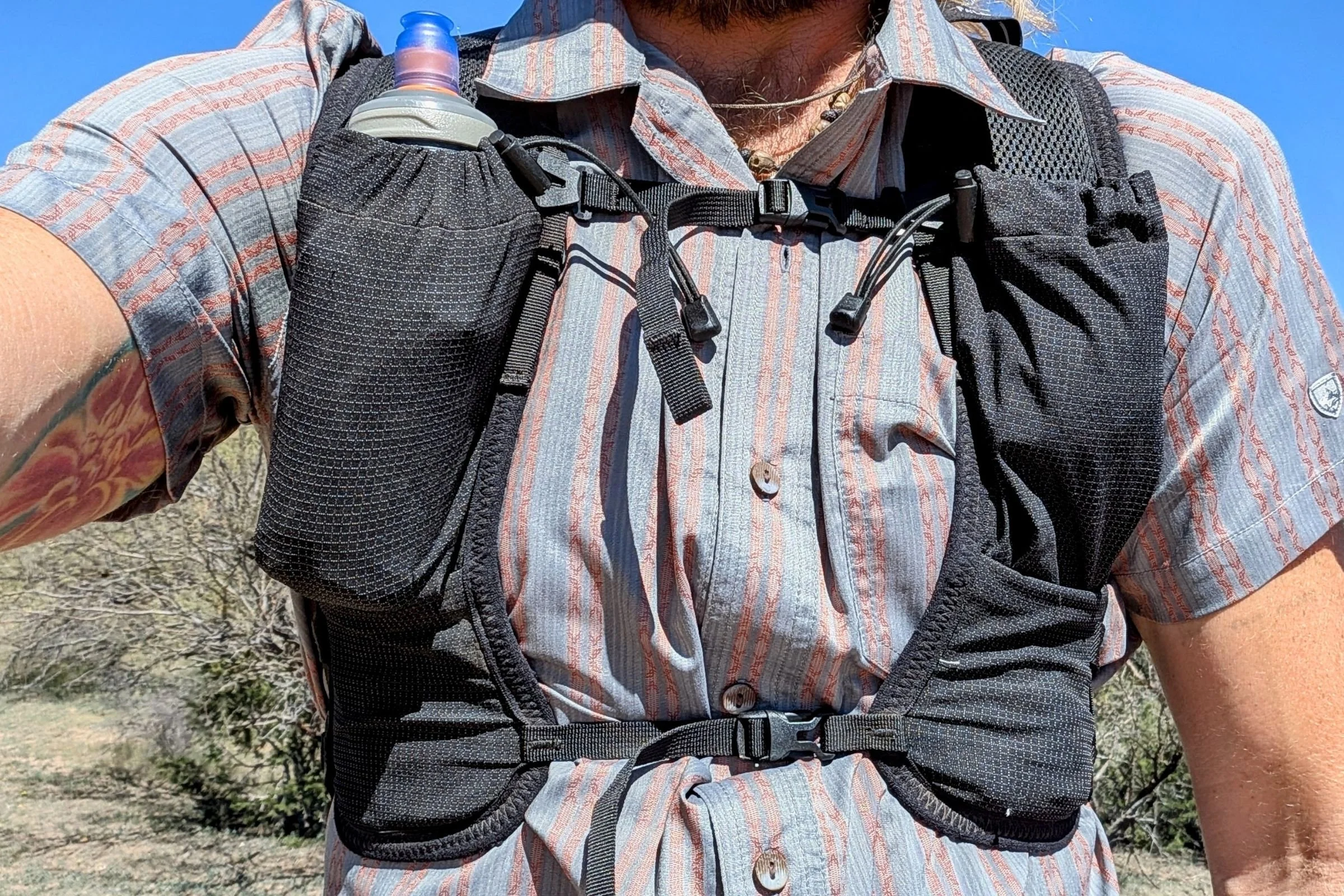   The Pa’lante V2 with Joey Straps features running vest-style shoulder straps with multiple accessible pockets for carrying water and small essentials.  