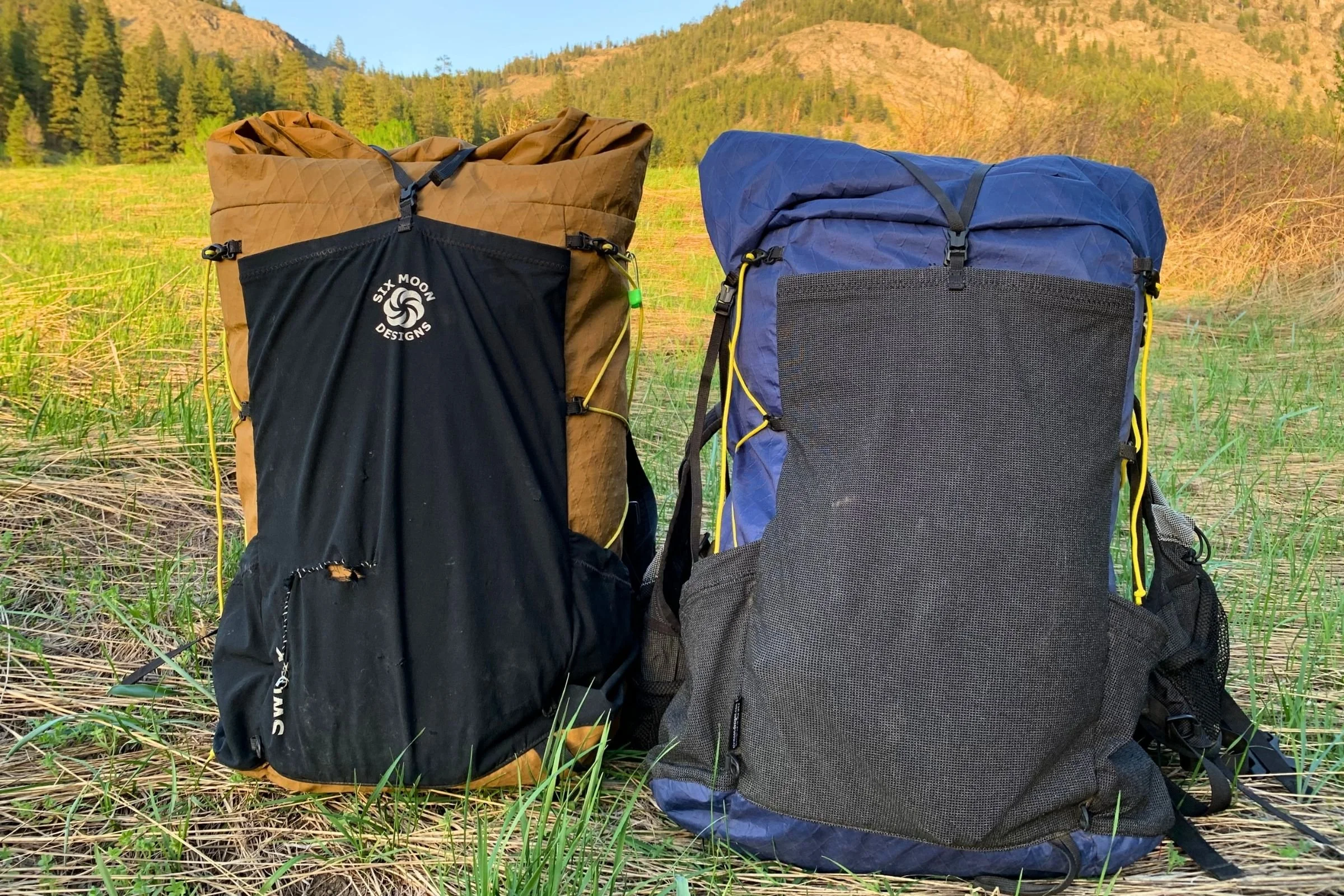   Comparison of the old Swift X (left) with the new Swift X (right). The mesh has changed as well as the side pockets.  