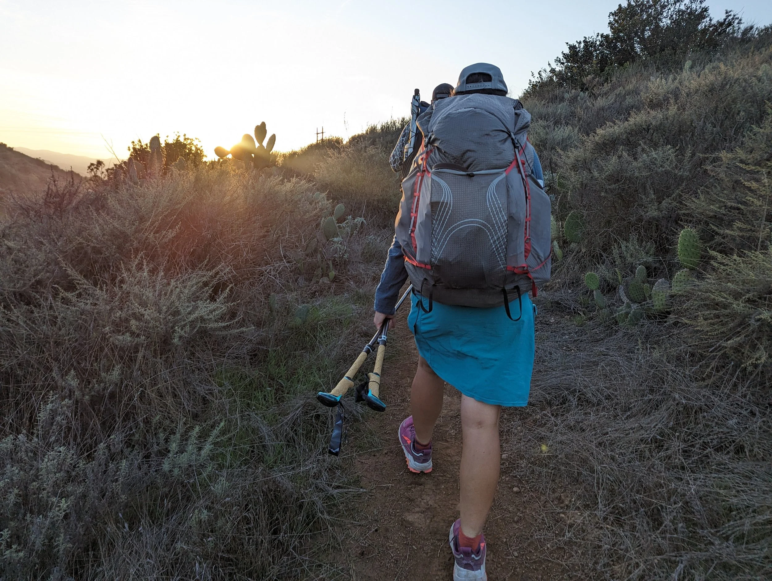 osprey-eja-pro-backpack-trans-catalina-trail-back-view.jpg
