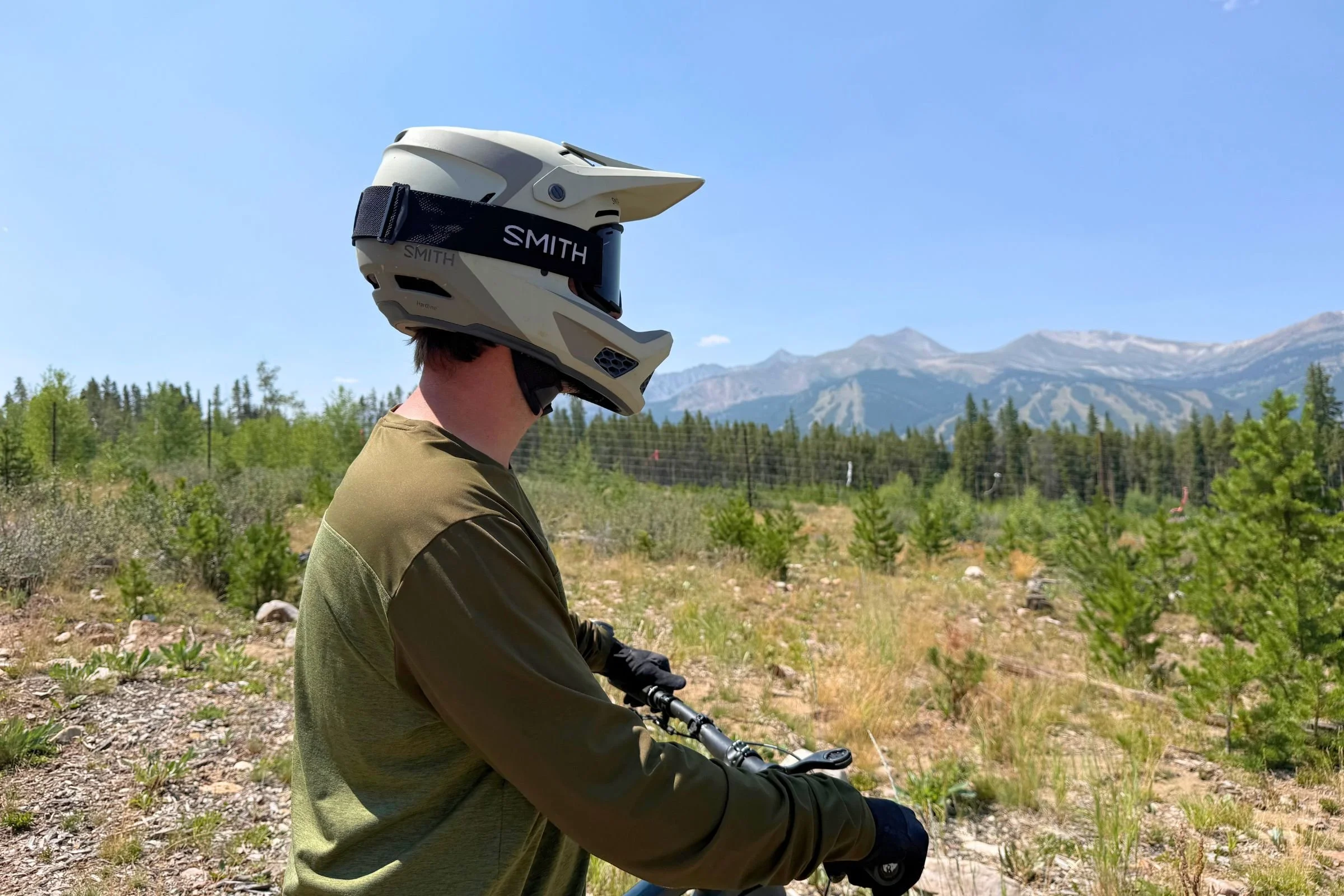 Smith Hardline Mips Review: Burly Protection for Lift-Served Laps