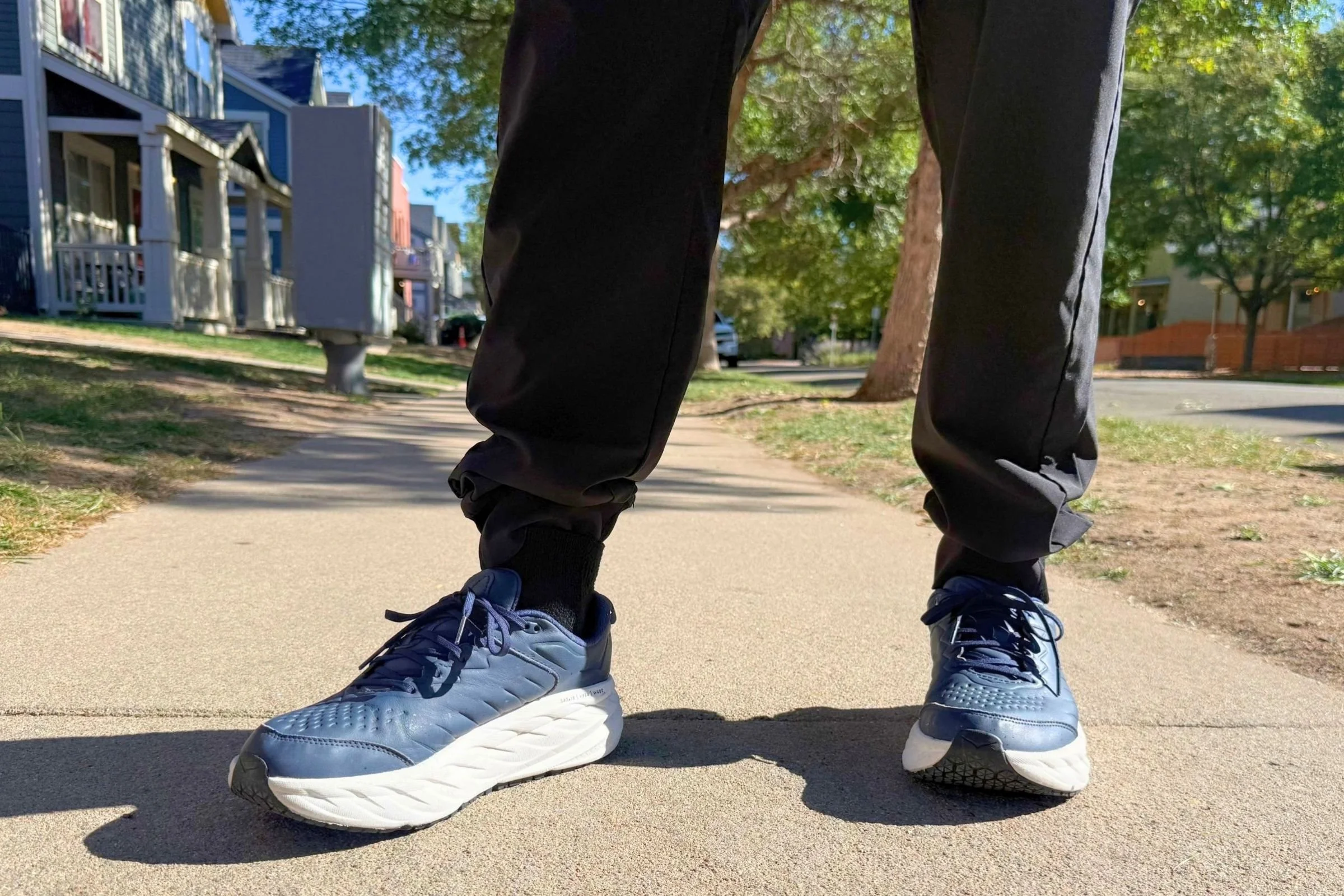 hoka-bondi-sr-arahi-sr-2.jpg