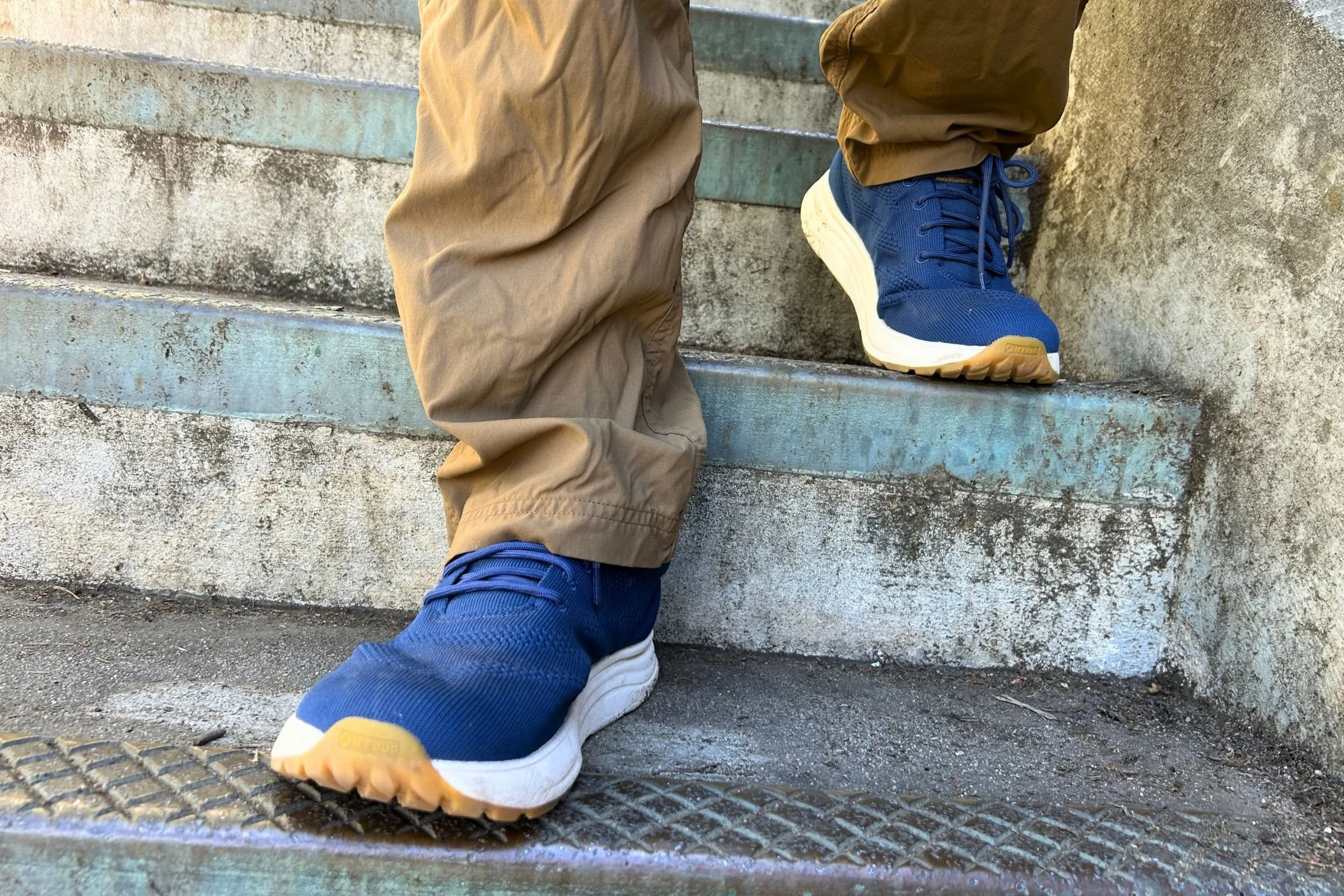 icebug-mosi-walking-shoes-men-stairs.jpg
