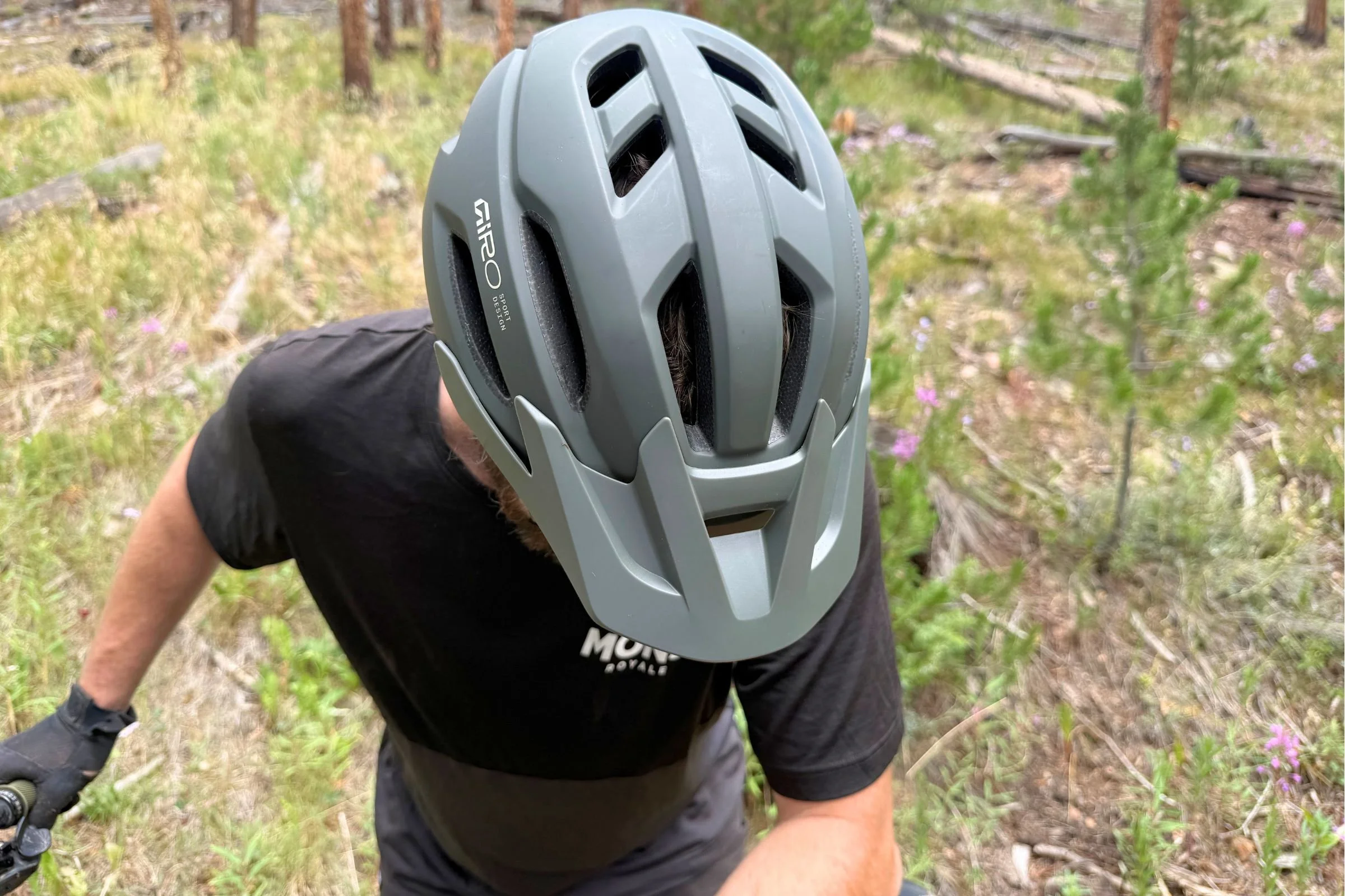 There are 16 vents for airflow on the Giro Fixture Mips II helmet.