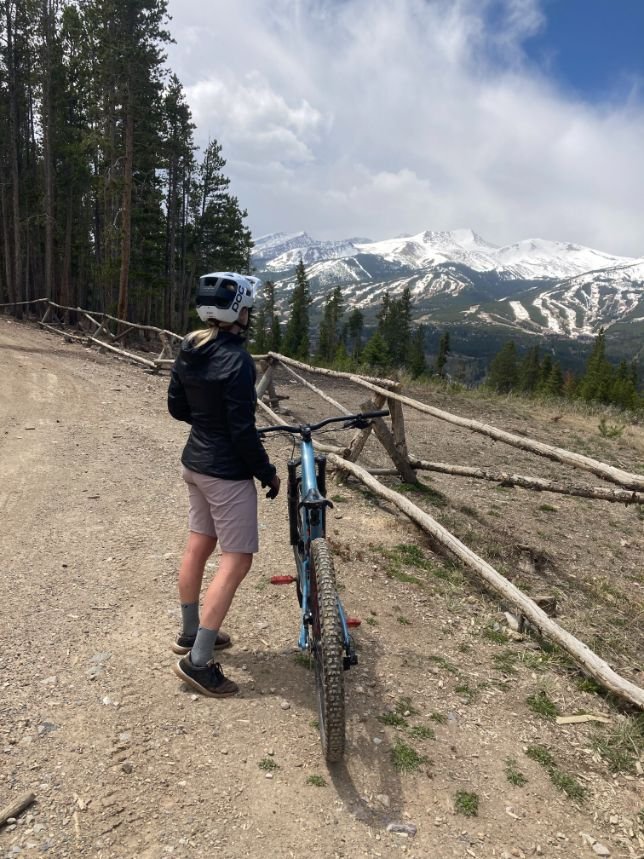 Feel Good, Ride Good: 6 Pairs of Women's Mountain Bike Pants, Tested -  Singletracks Mountain Bike News