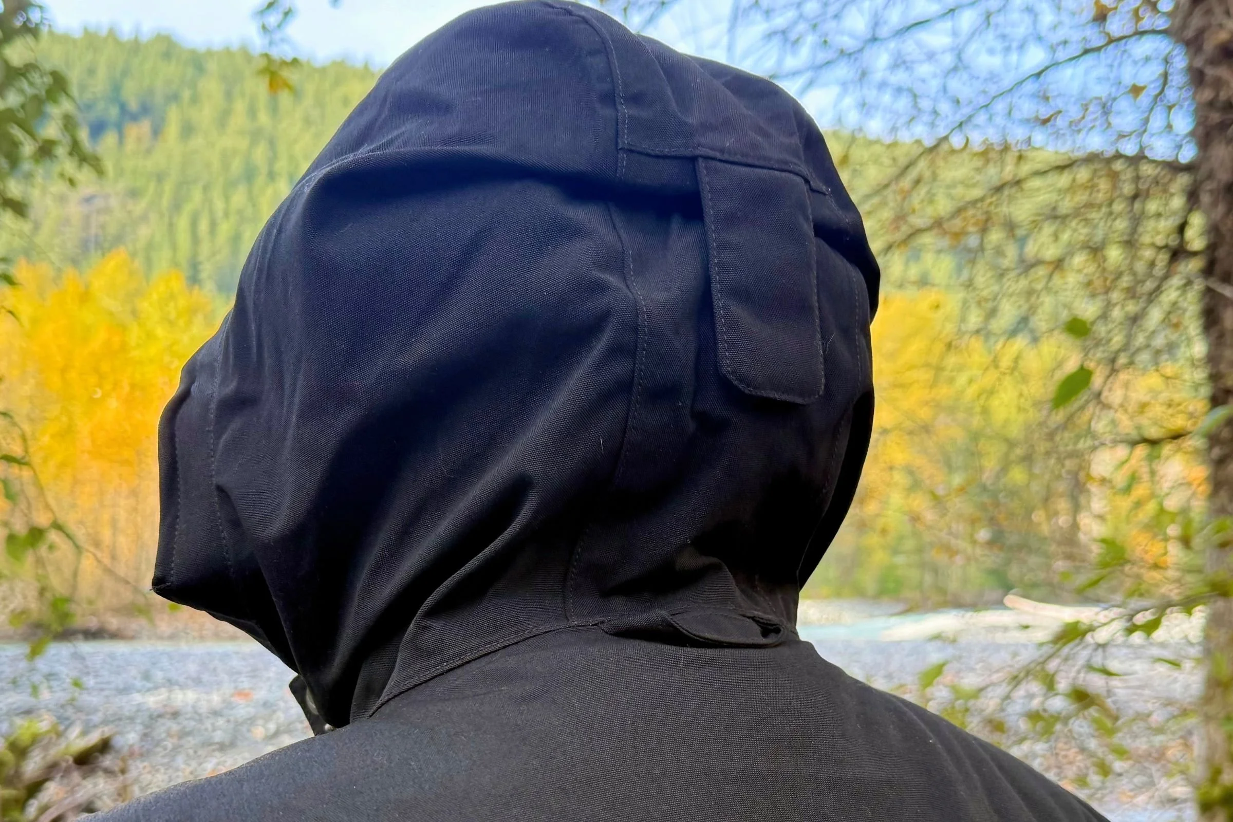 Back adjustments on the hood allow you to prevent it from falling down over your eyes.