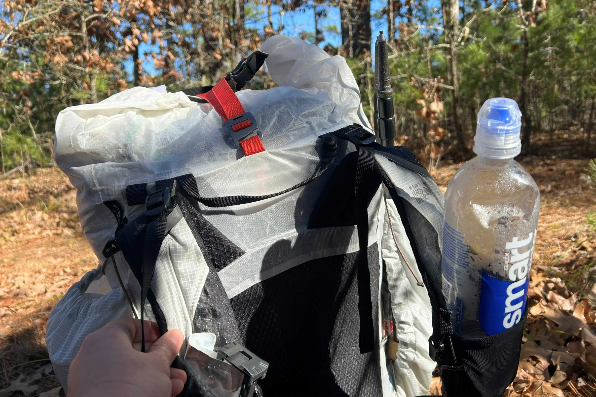 close-up of the back/straps of the mountain hardwear aluula alakazam backpack