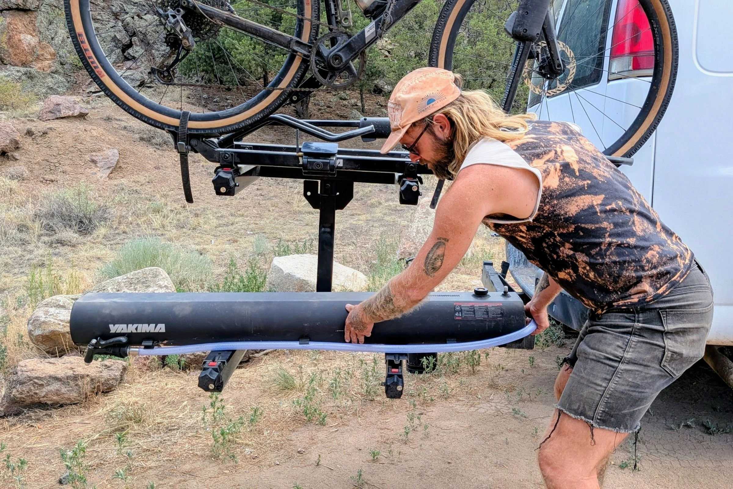 Yakima RoadShower mounted