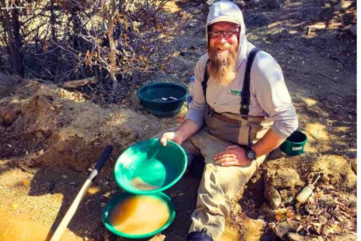 Prospecting for gold using MAGNETS..!? 