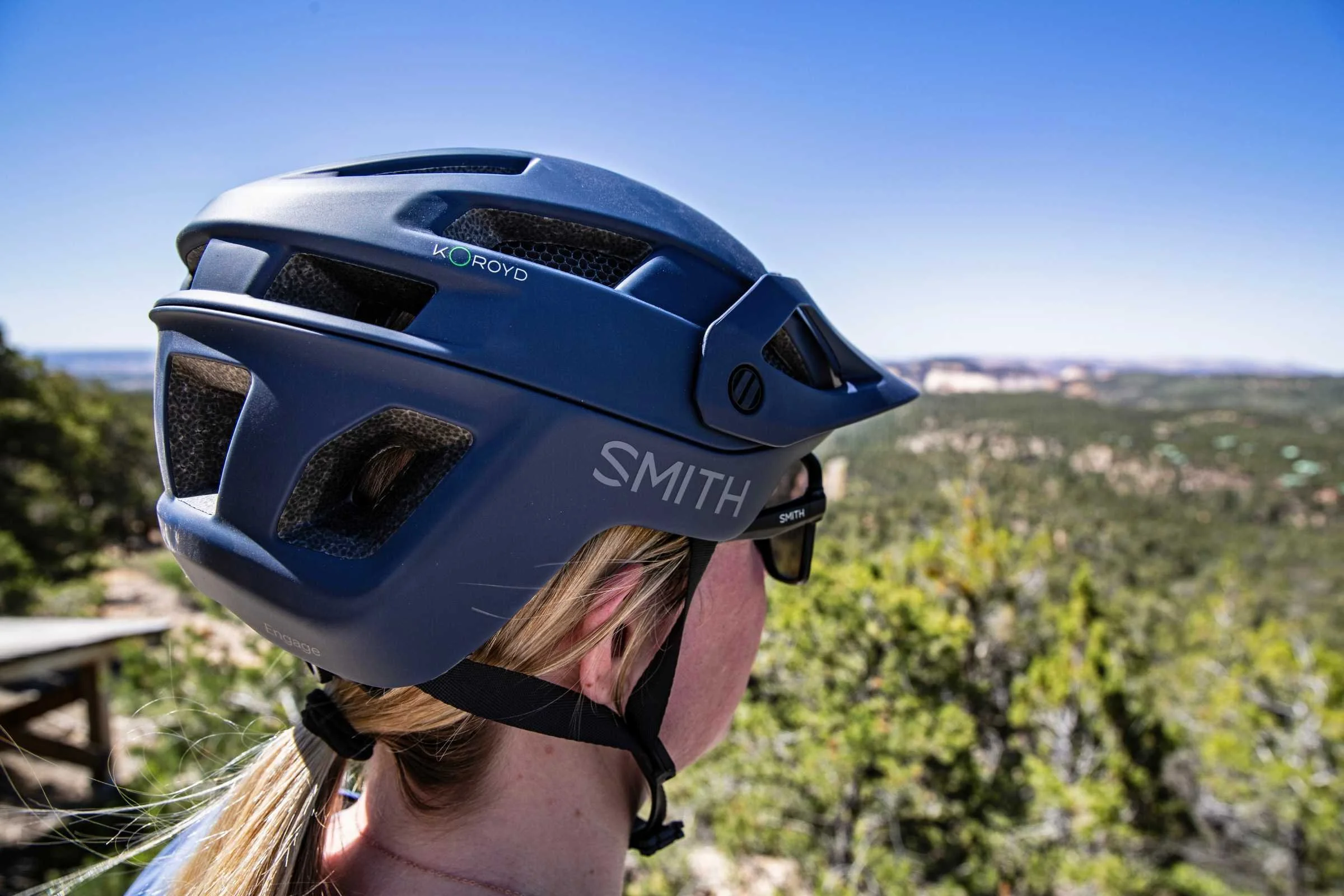 A closeup of the Smith Engage Mips helmet from the back, revealing its venting system.