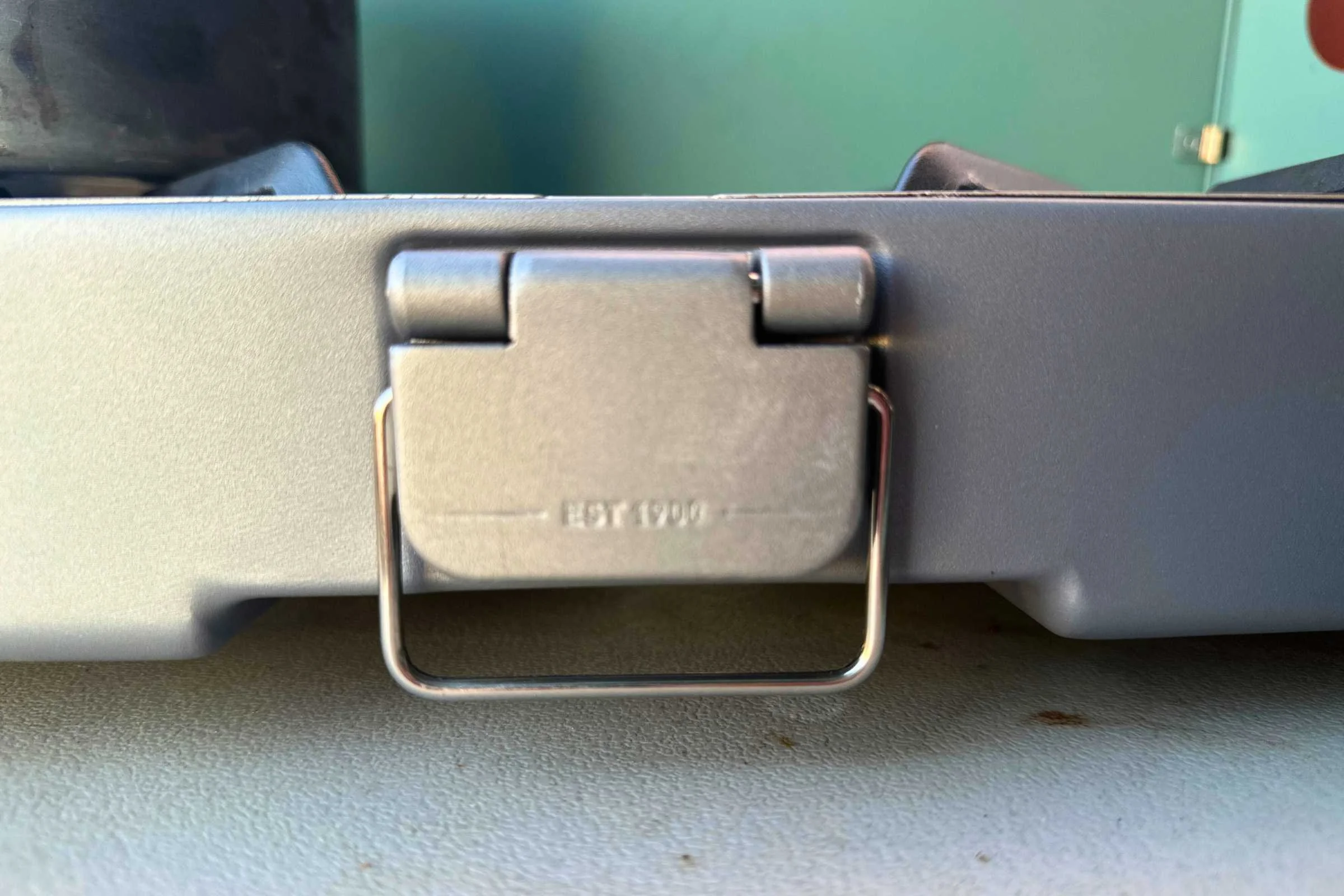 Closing latch mechanism for the Coleman Cascade 3-in-1