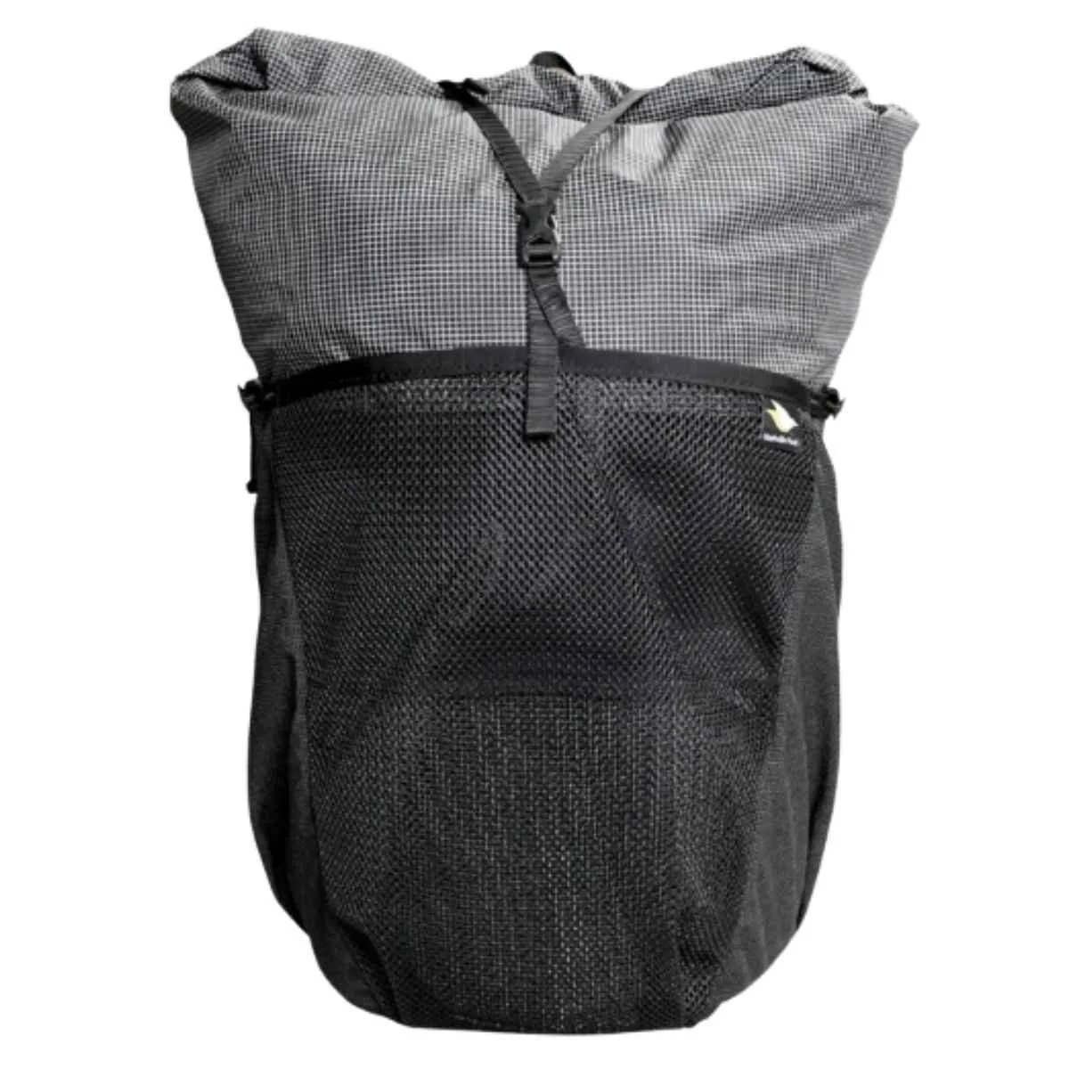 The Nashville Cutaway 30L in grey with black mesh kangaroo pocket