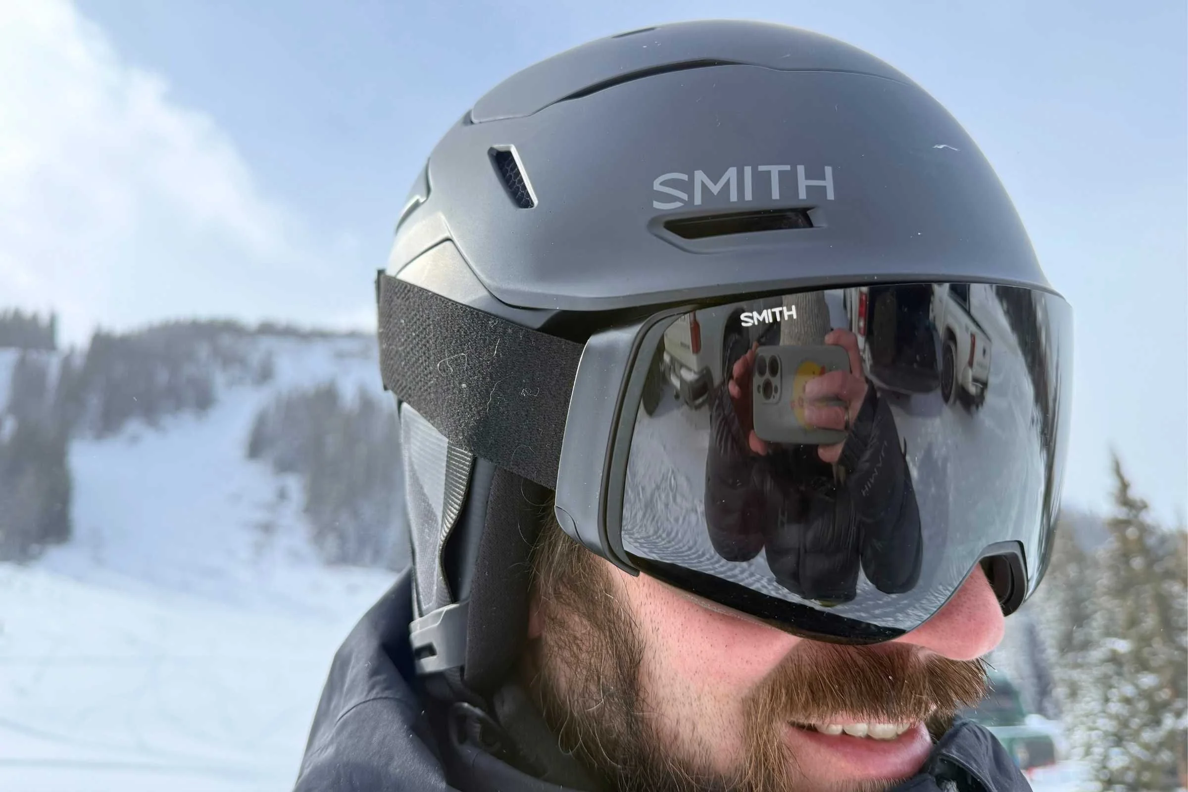 The 4D MAG goggles have a unique lens that curves at the bottom and opens up a larger field of view.