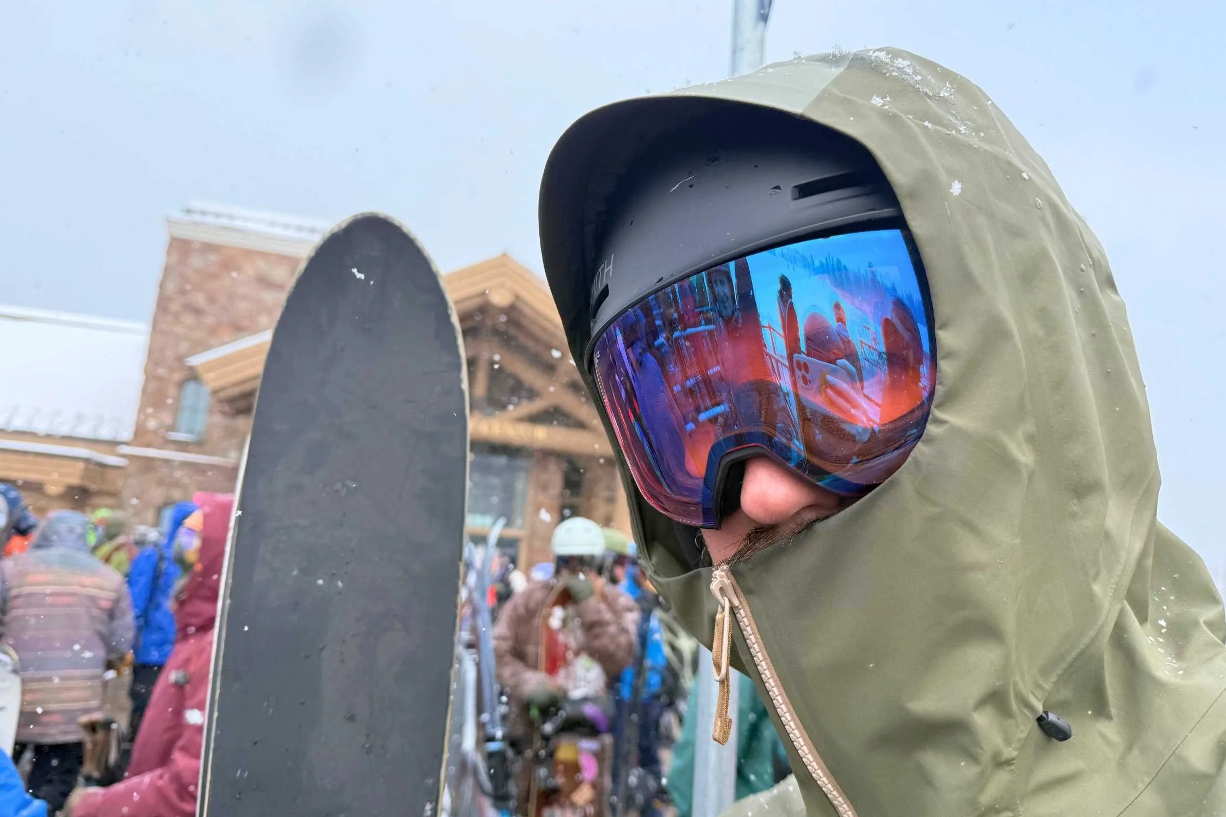 We love the fit and sleek look of the Smith Optics 4D MAG goggles.