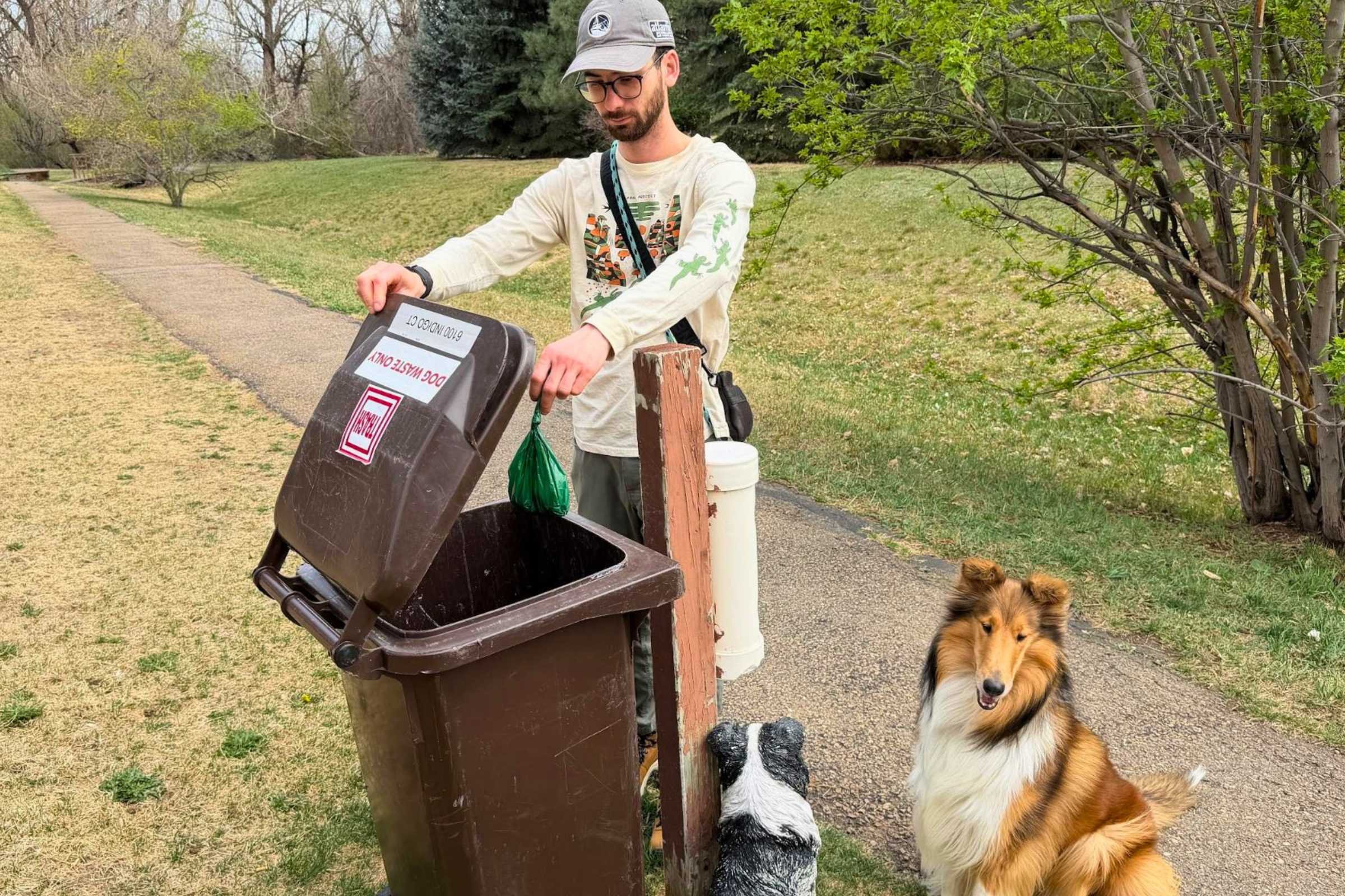 Tying and disposing of dog poop bag