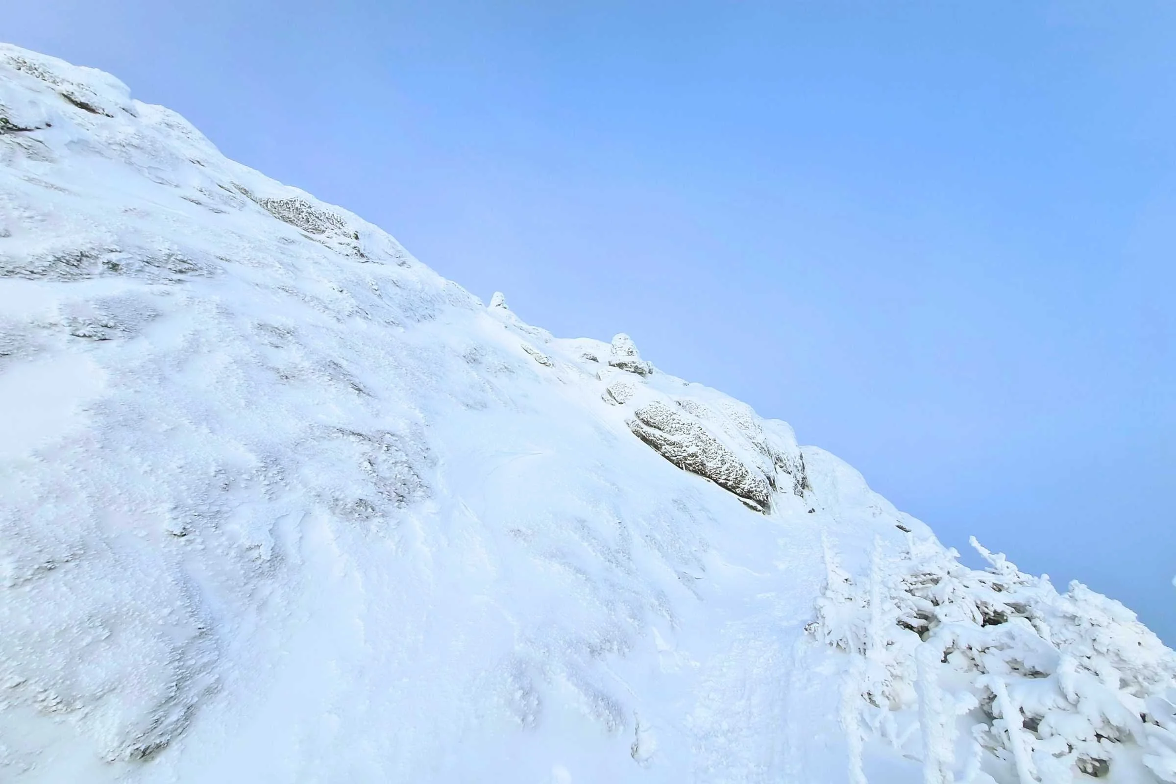 Views of the Saddleback Cliffs in January. Photo by Aubri Drake.