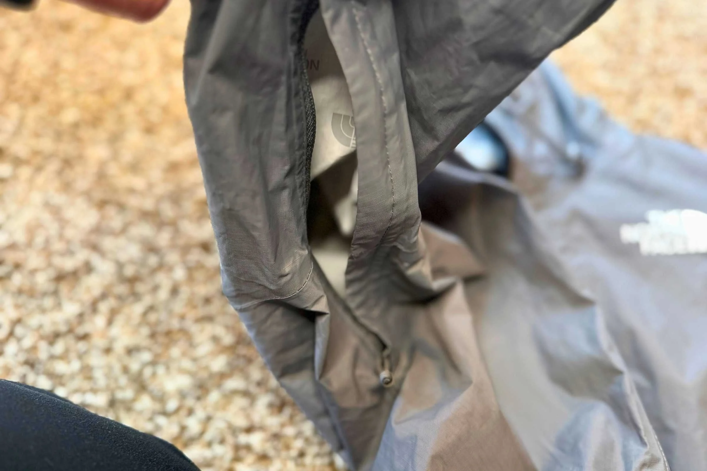 There are two pit zips for venting heat.