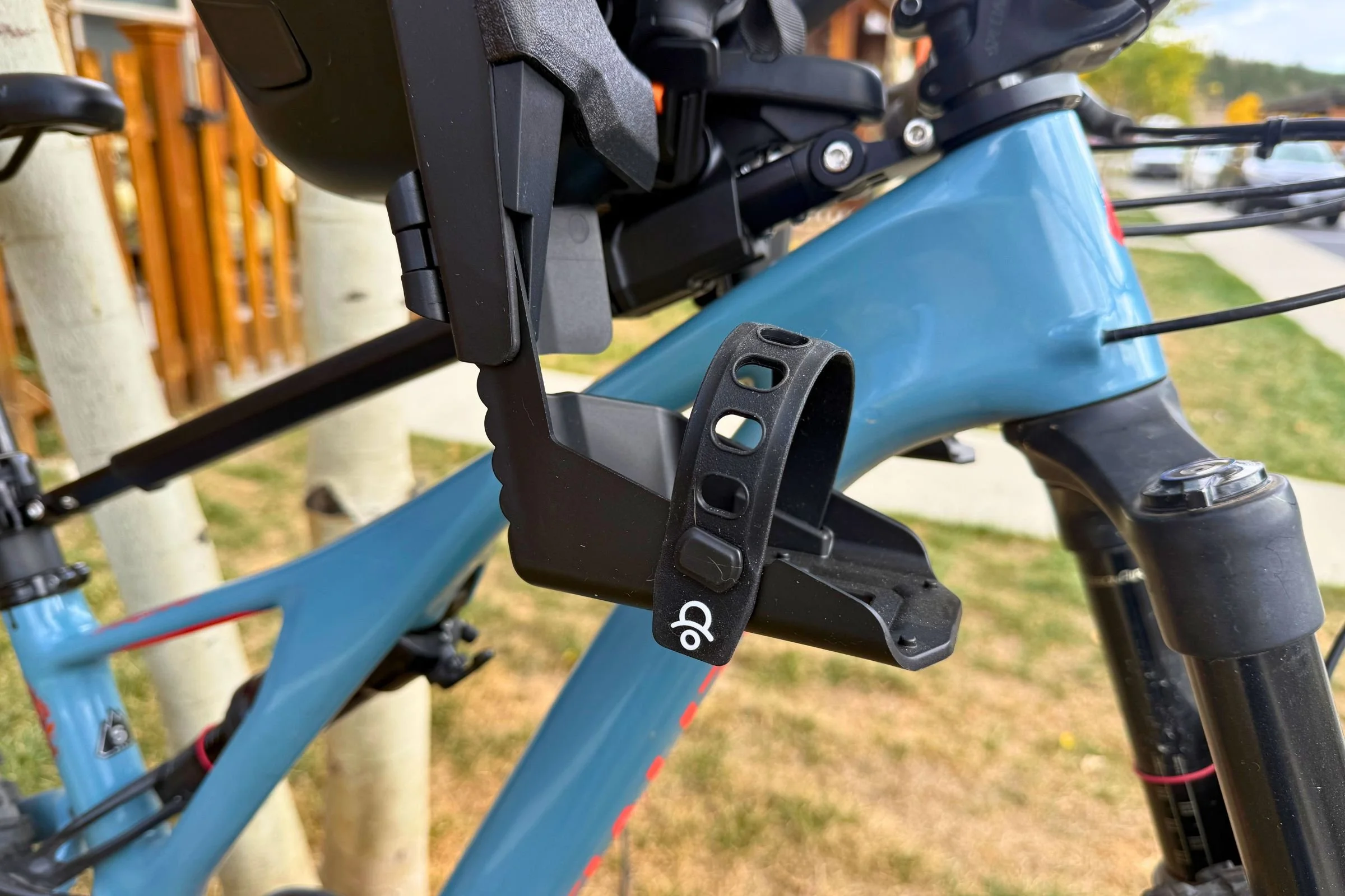 A closeup of the footrests on the Kids Ride Shotgun Shotgun Pro EVO 2-in-1 bike seat.