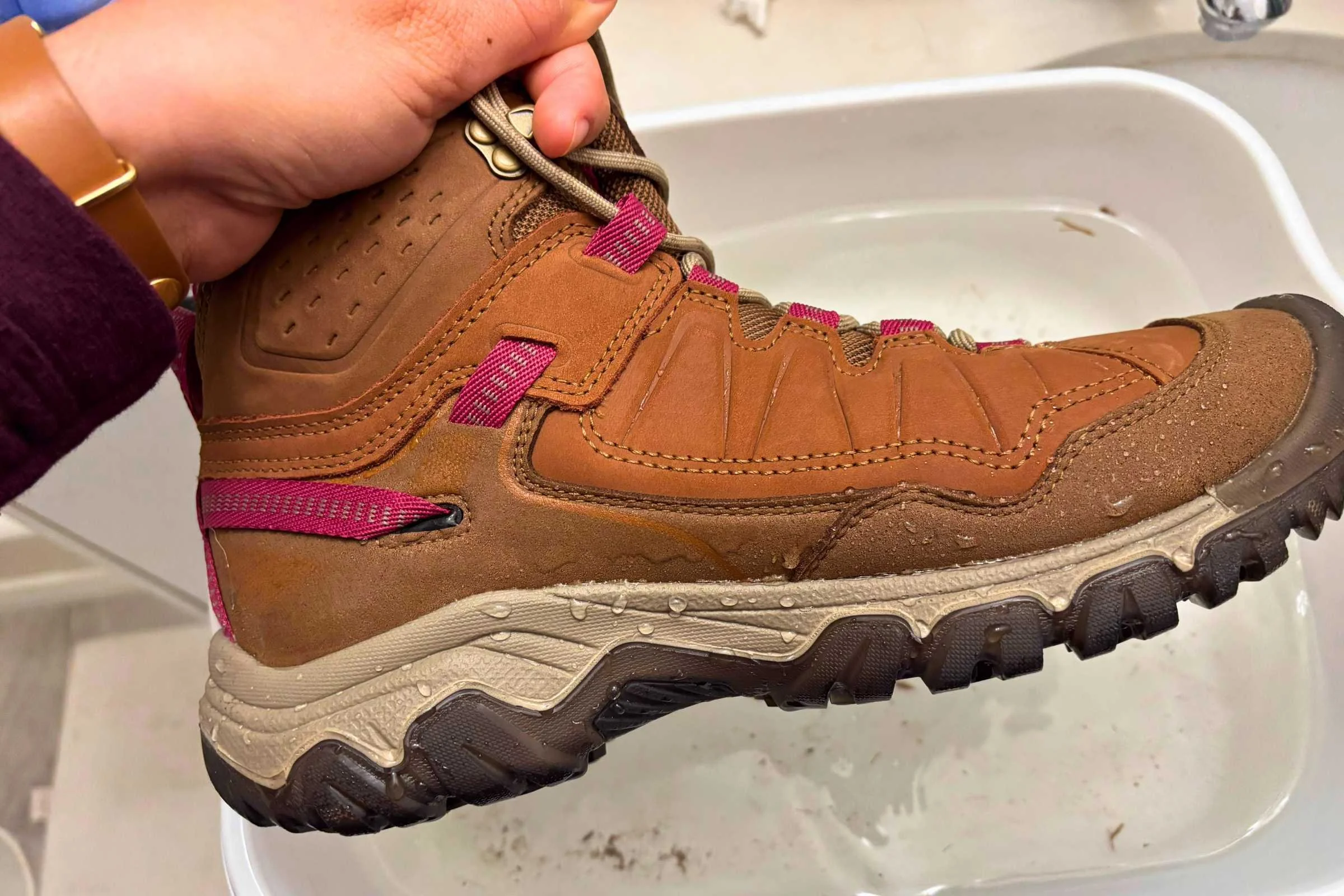 The KEEN Targhee IV uses KEEN’s proprietary KEEN.DRY waterproofing.