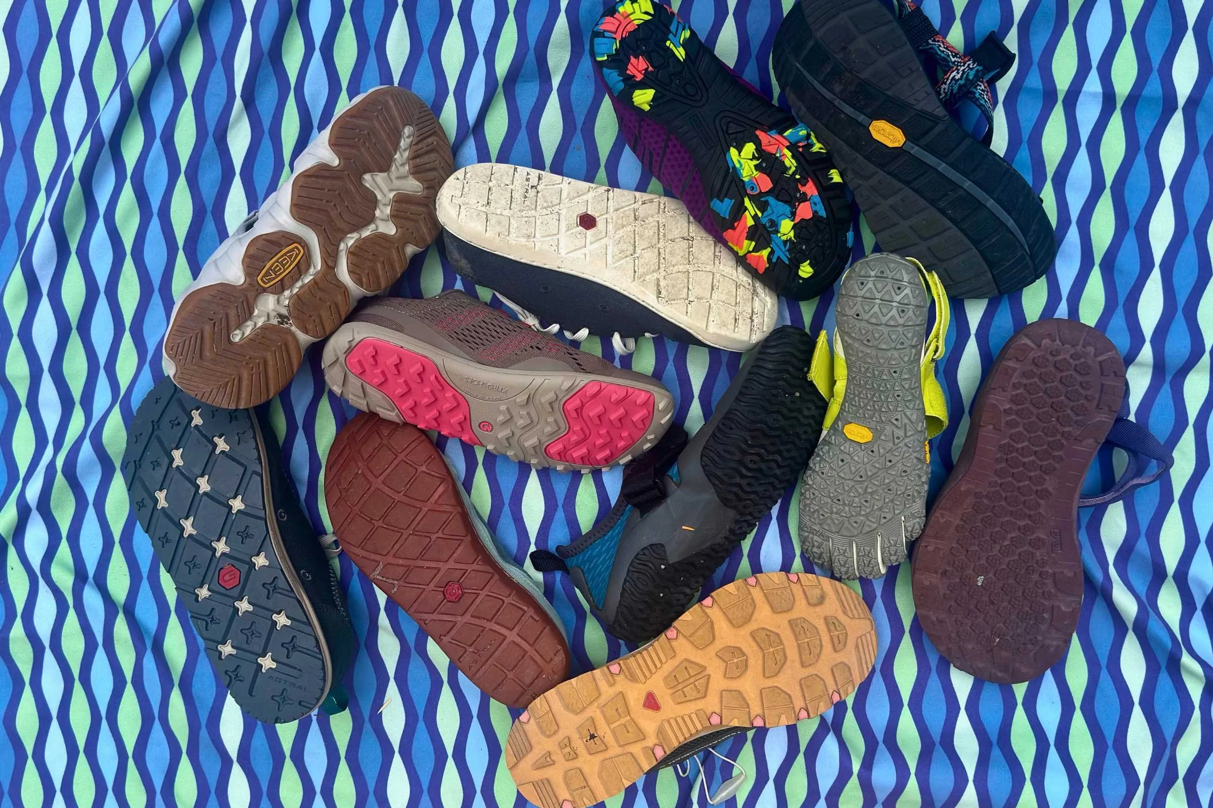 Outsole tread designed for wet rock traction
