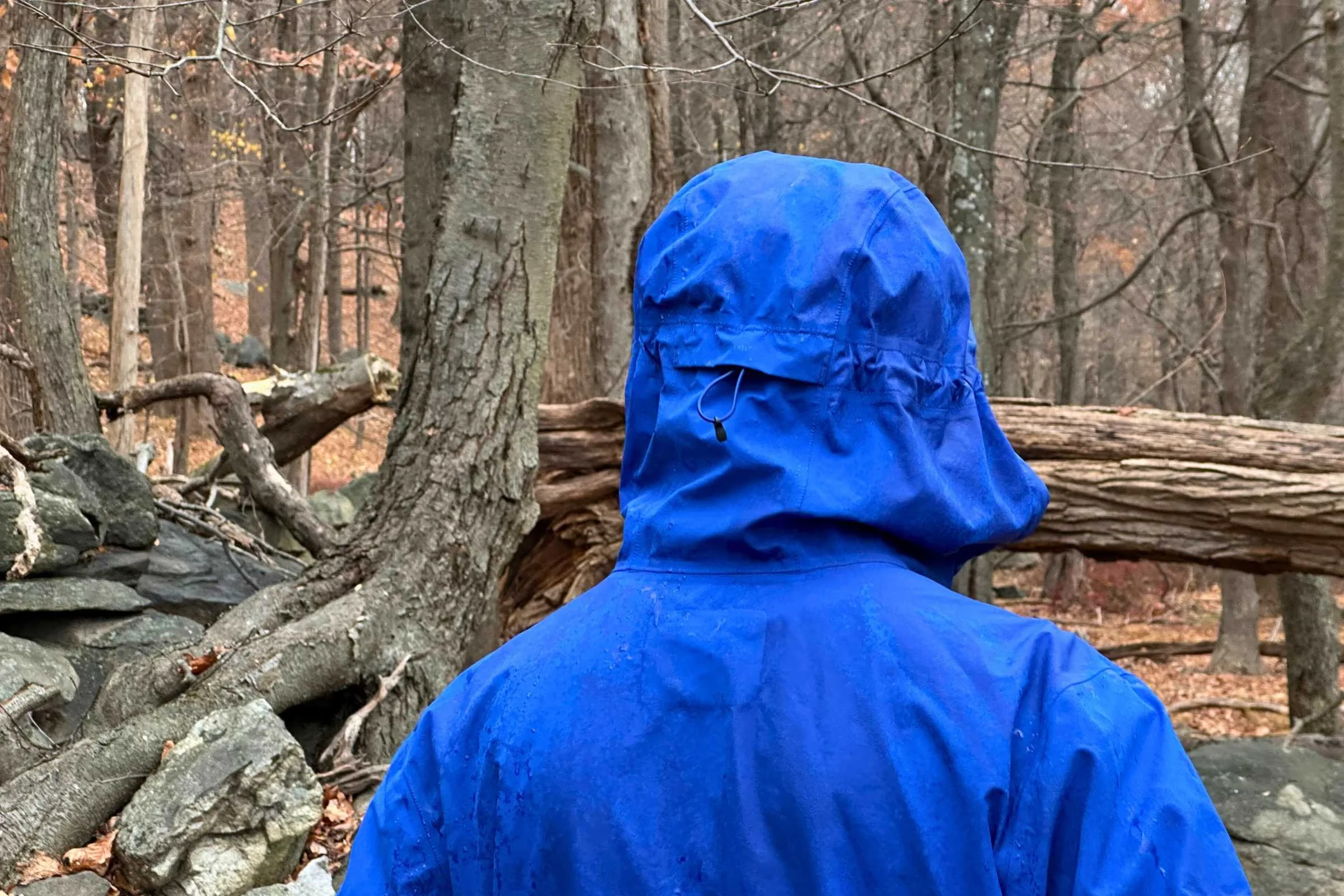 Adjustable hood on the Foray rain jacket from behind