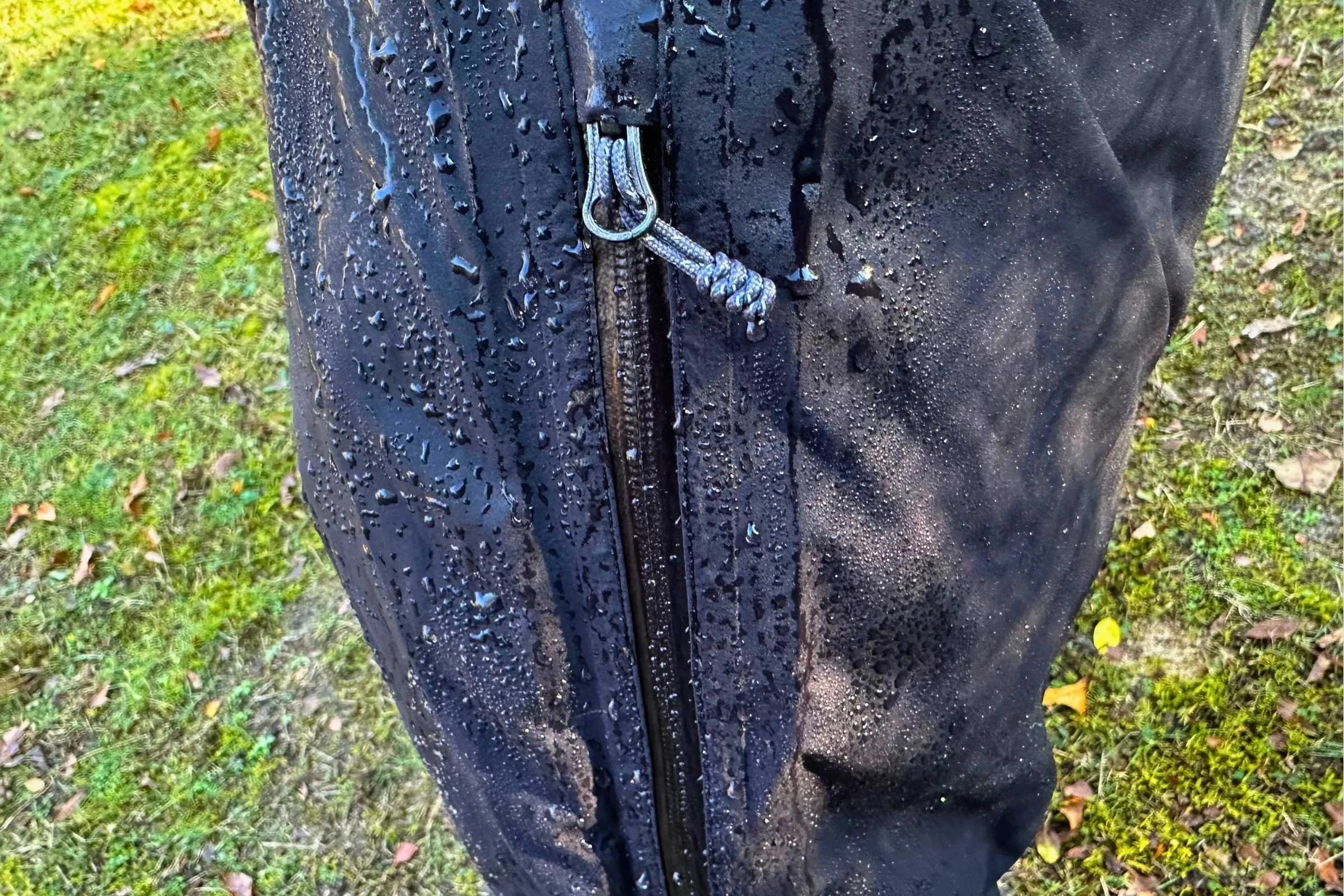 Ventilation zipper of the Foray rain pants.