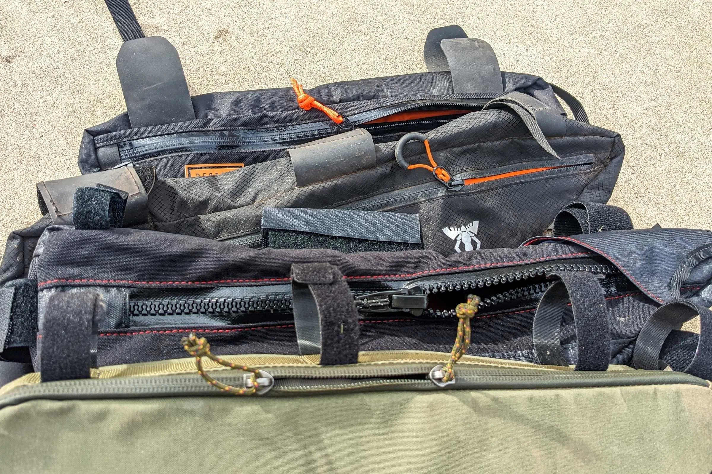 Comparison of many zippers on bike frame bags.