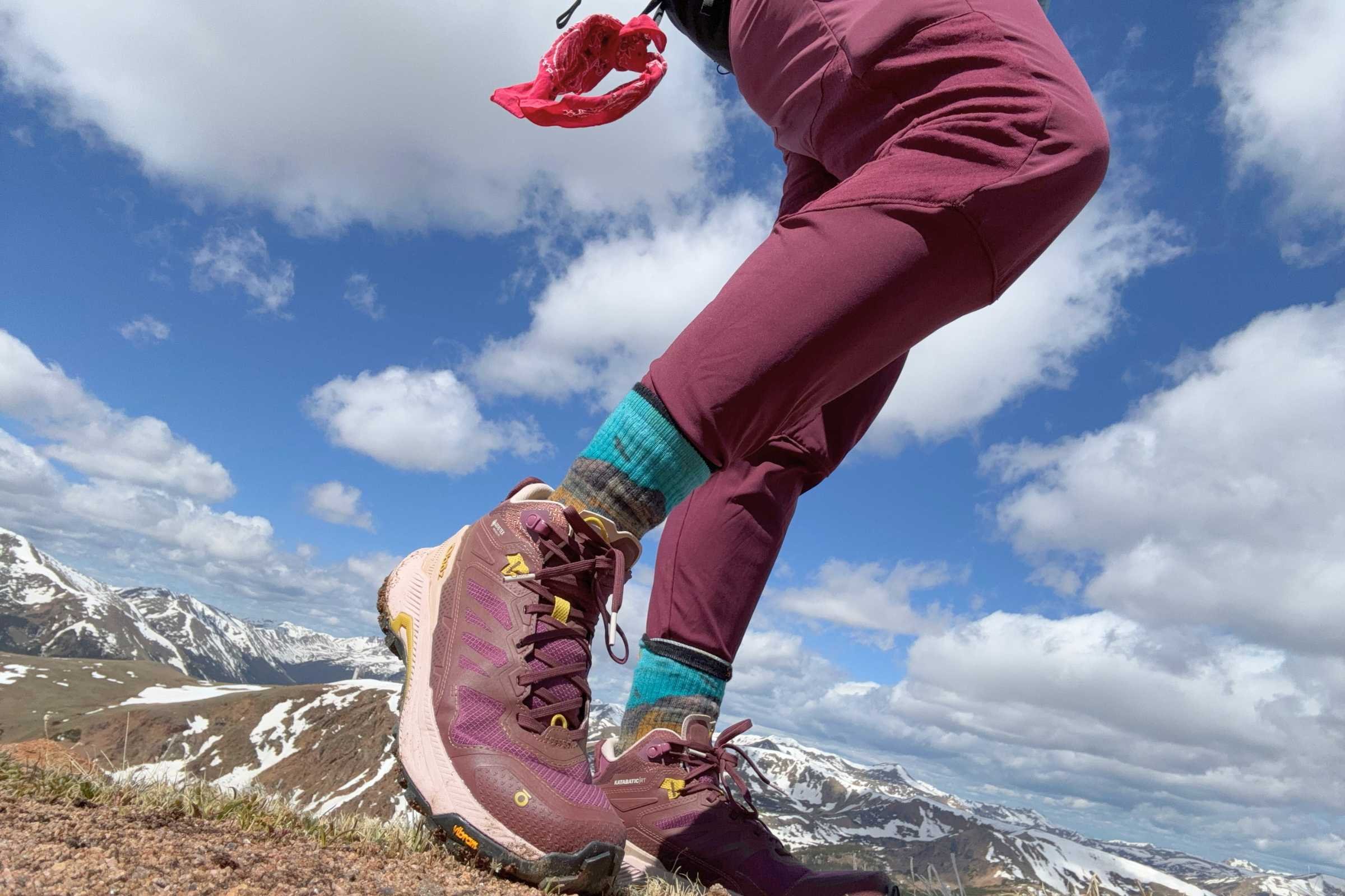 Side Profile of the Oboz Katabatic RT Mid on snowy mountaintop