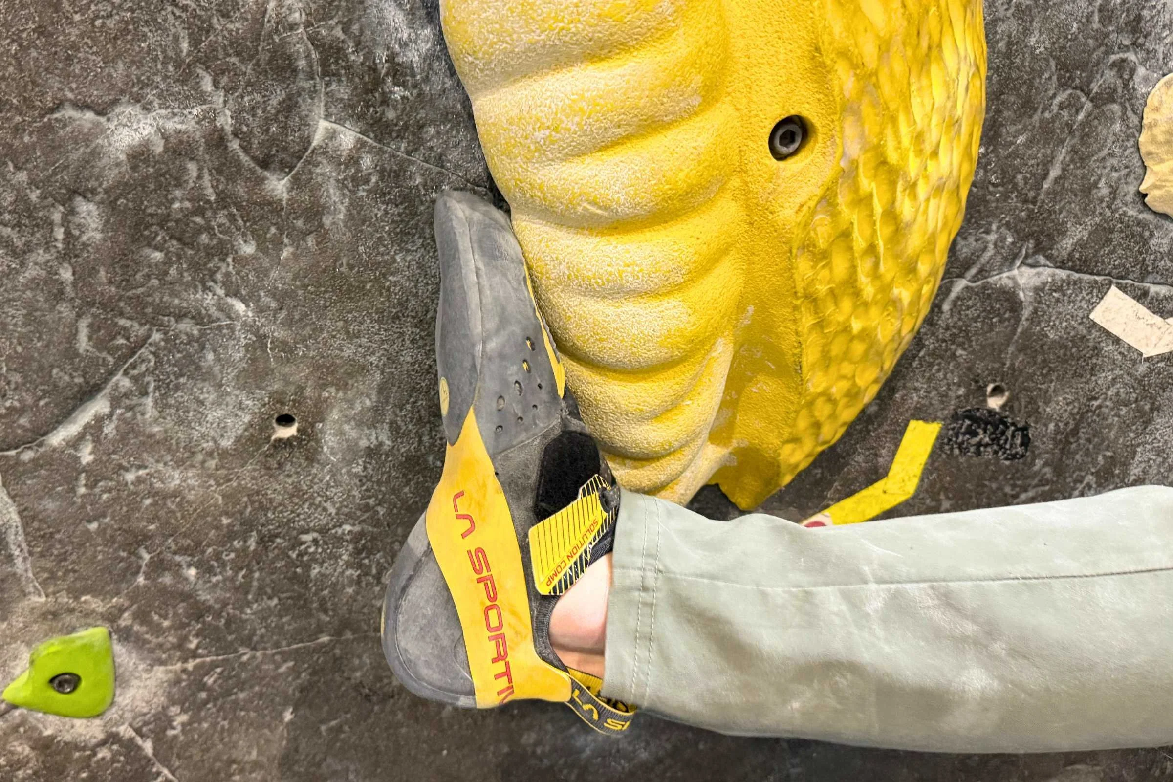 Toe and heel hooks are easy thanks to great friction and high sensitivity.