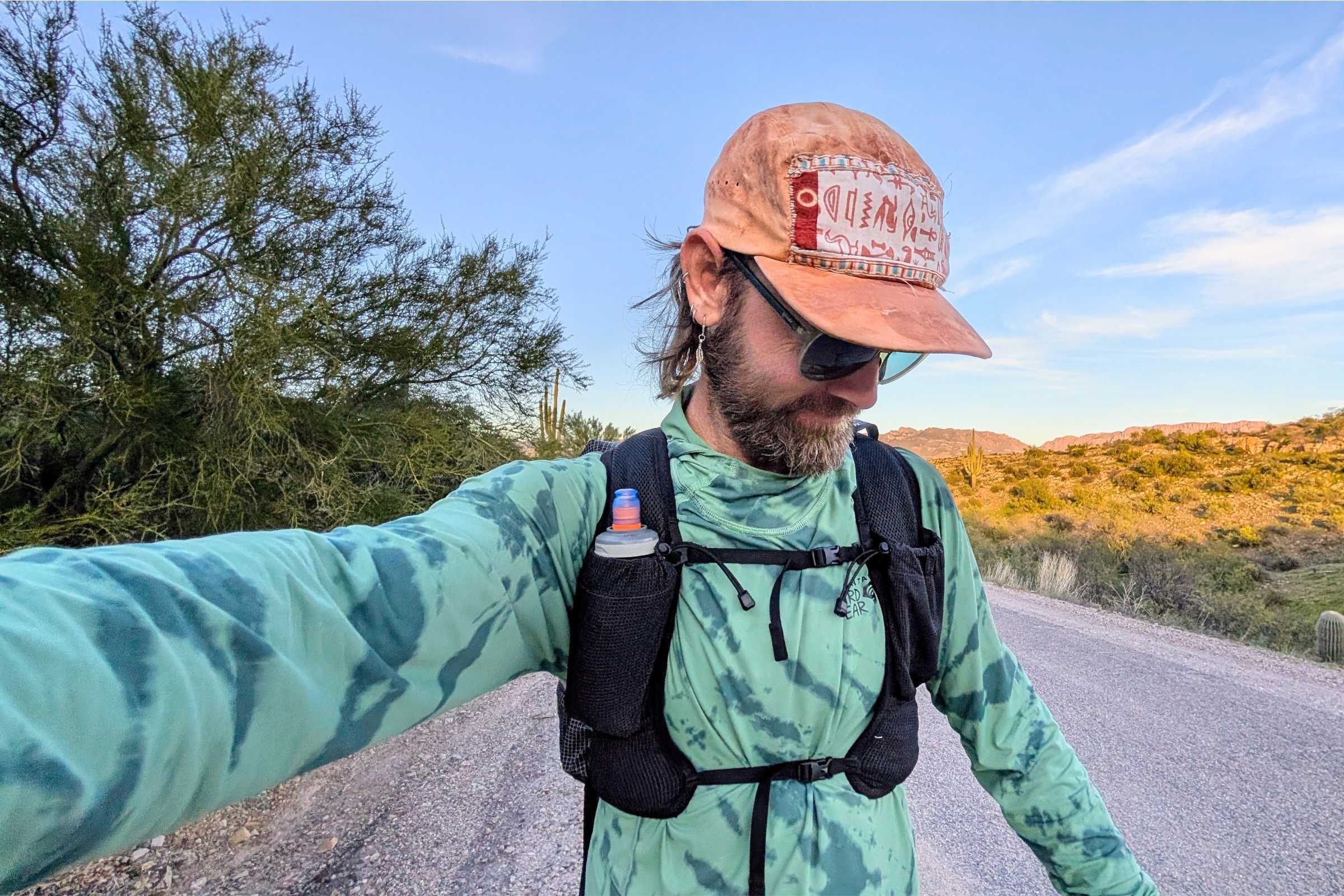 The vest straps each have two pockets.