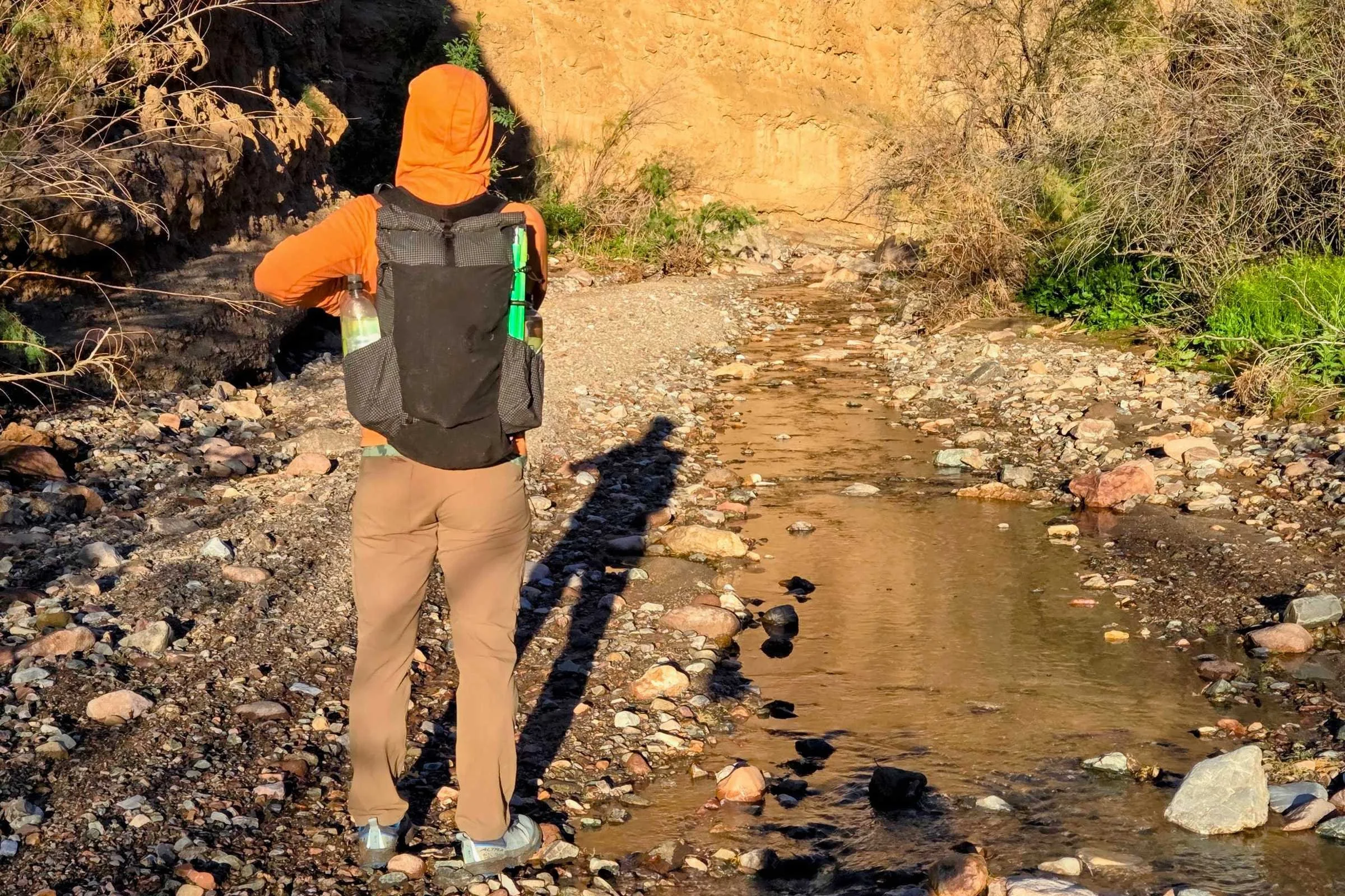 Alt: the author wearing the Pa’lante V2 with Joey Straps on a 3-day trip through Arizona canyons in winter.