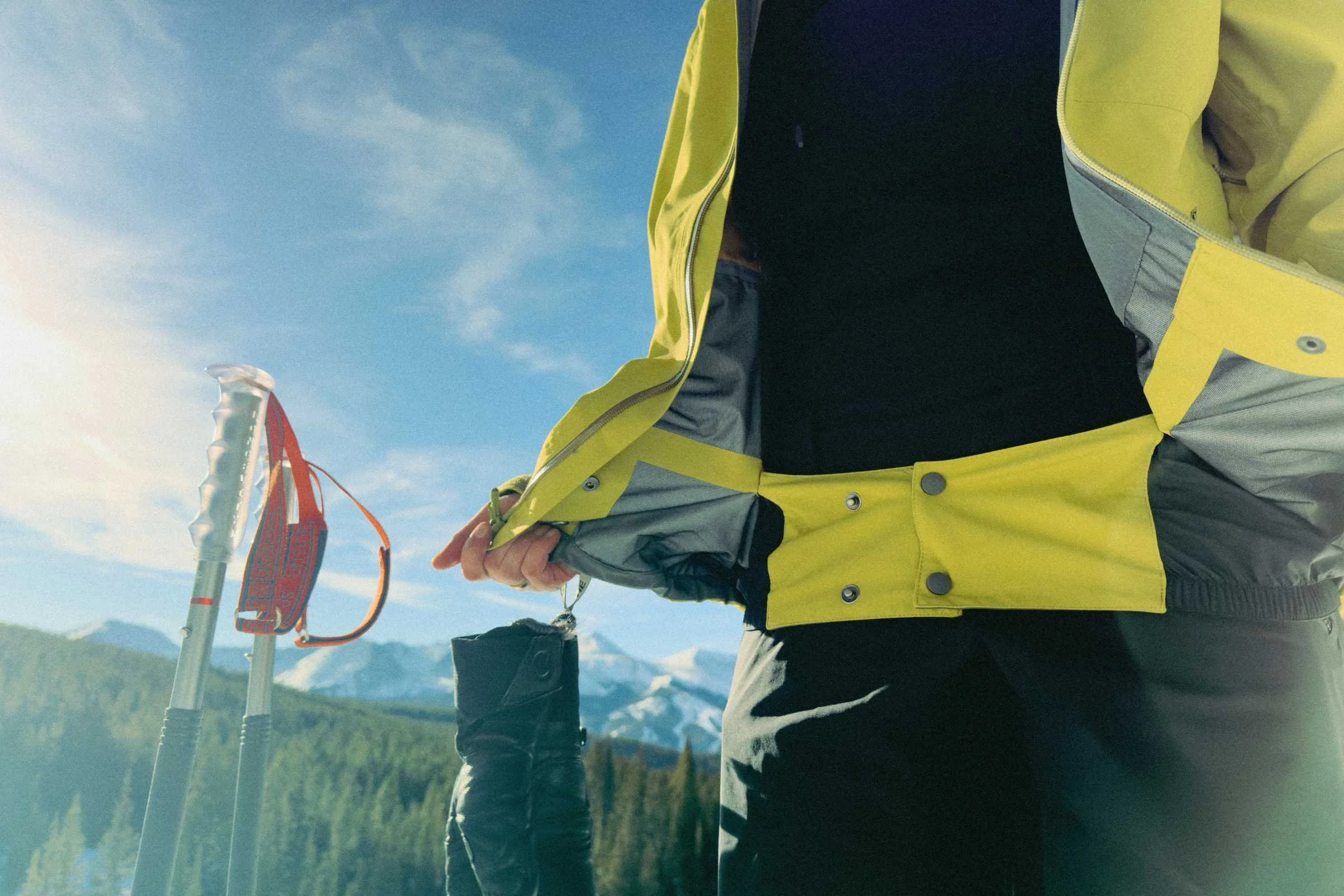 The Cloudchaser jacket features a full powder skirt, which we find unnecessary given its intended use and the fact that the kit includes a full bib. Photo credit: Jacob Callaghan