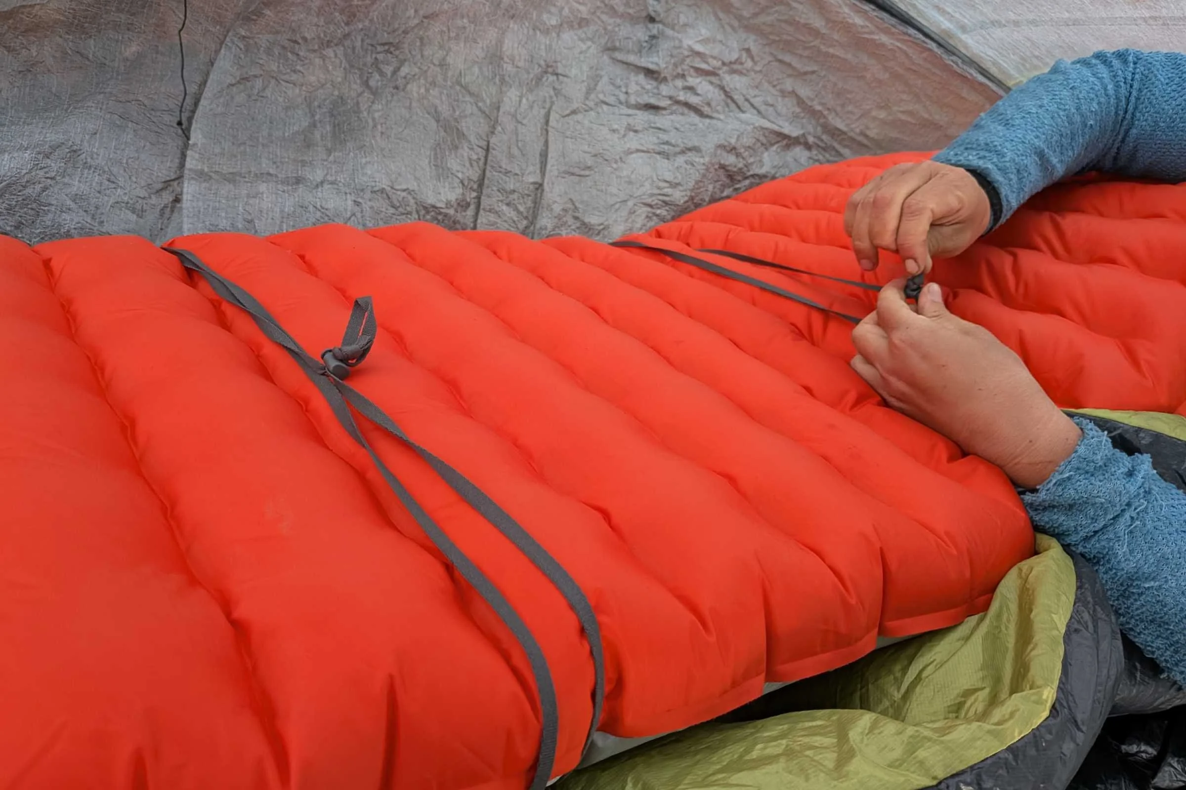 Elastic straps securing NEMO Pulse to sleeping pad