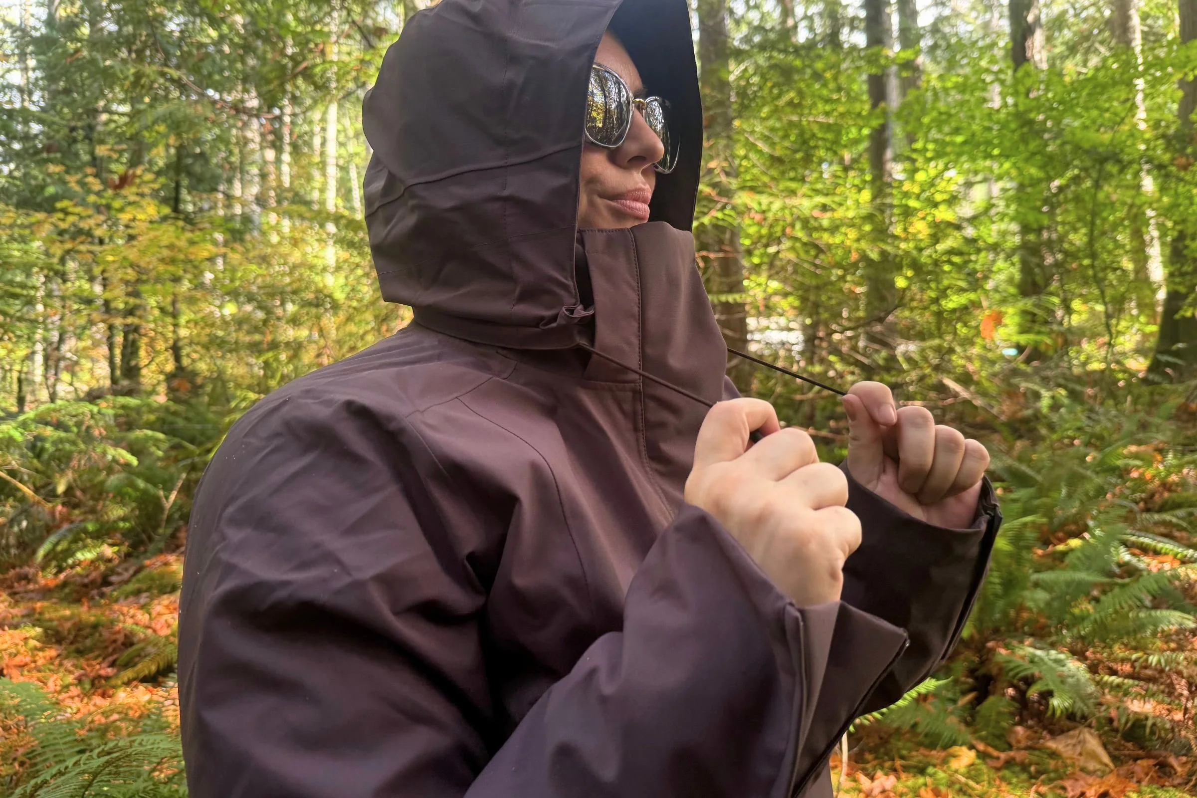 The cord system to tighten the hood down is simple and effective.