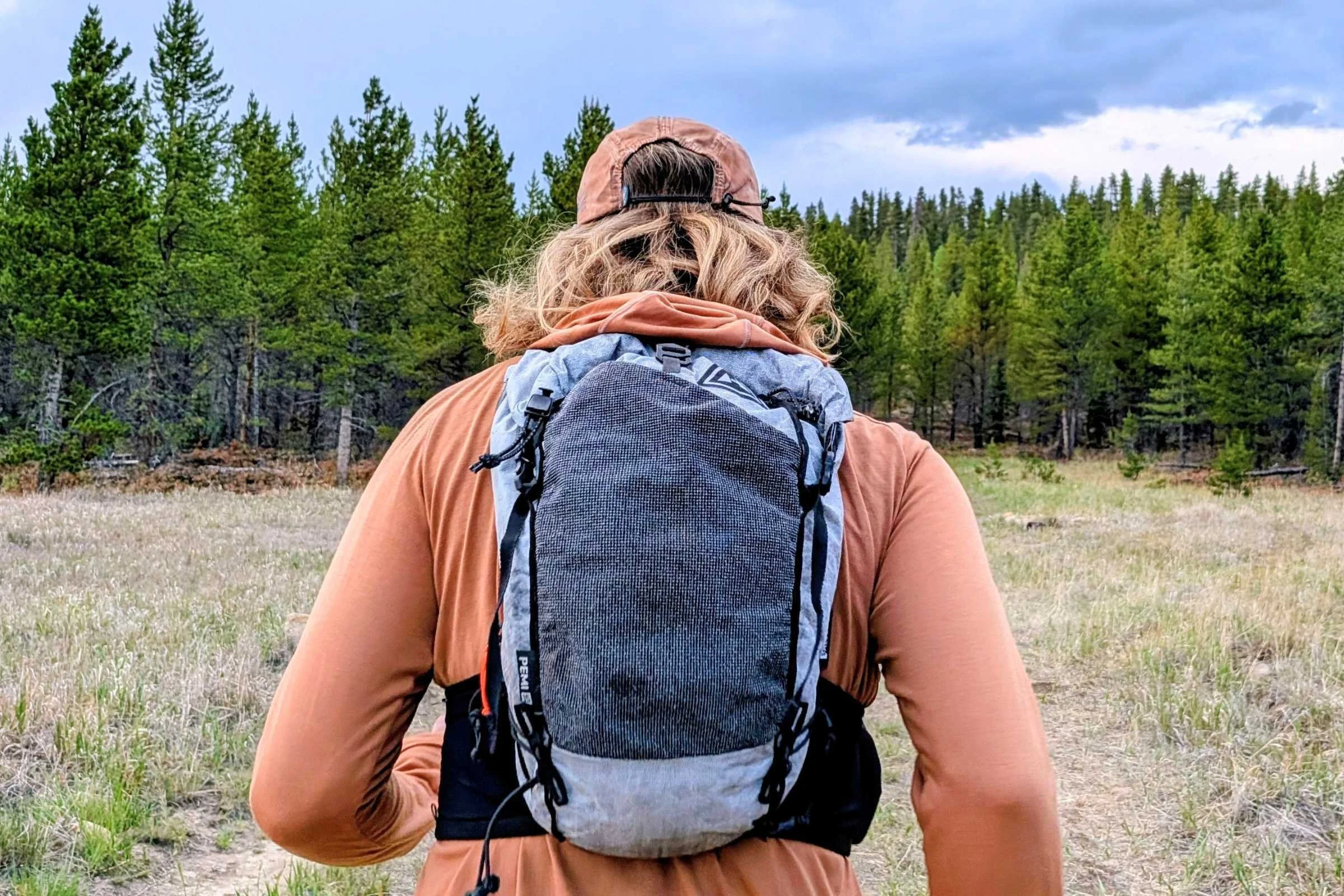 Hyperlite Mountain Gear Pemi 15 Running Vest rear view highlighting the main compartment and back panel