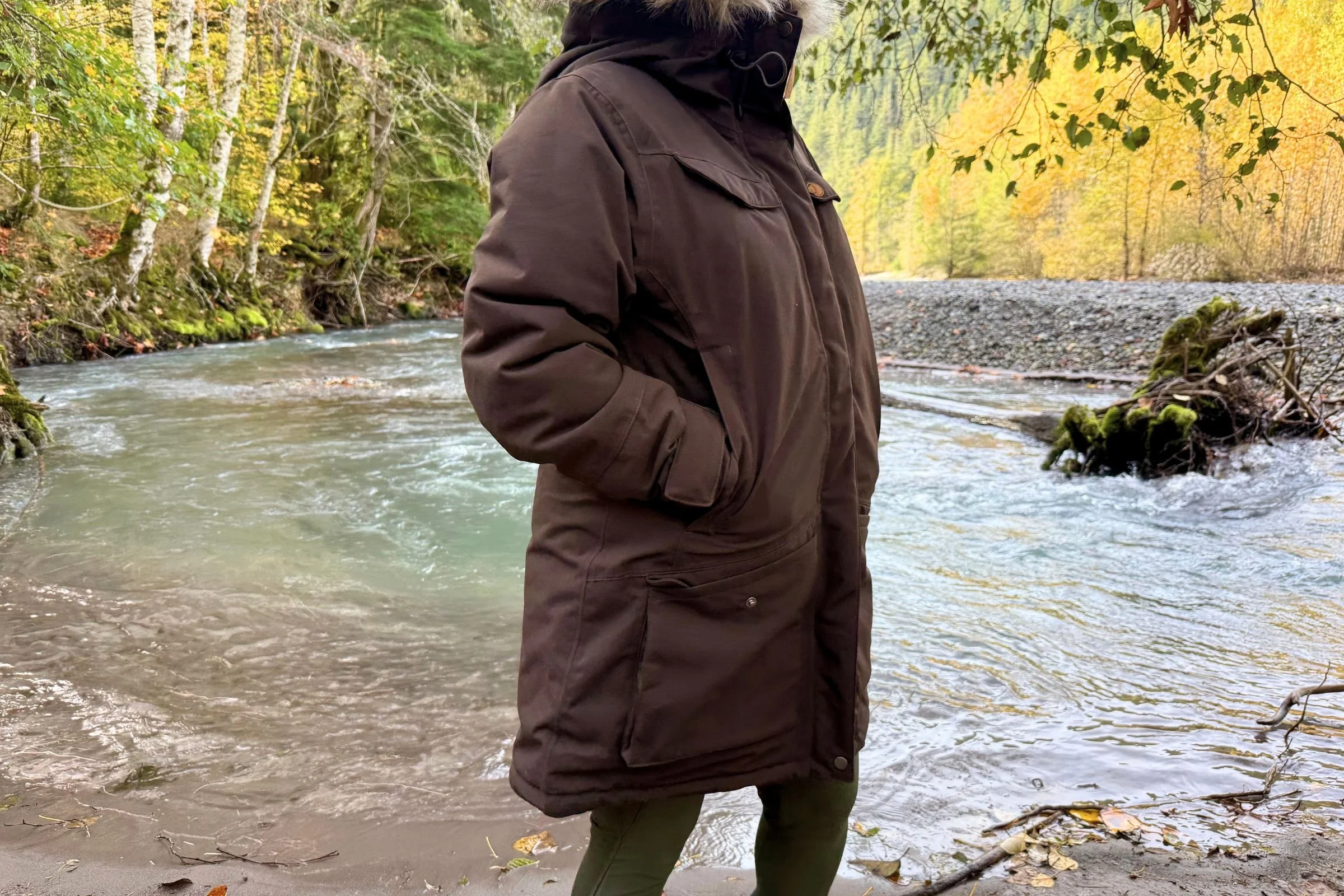 Hitting just above the knees, the Nuuk keeps you warm and protected but still gives you plenty of mobility.