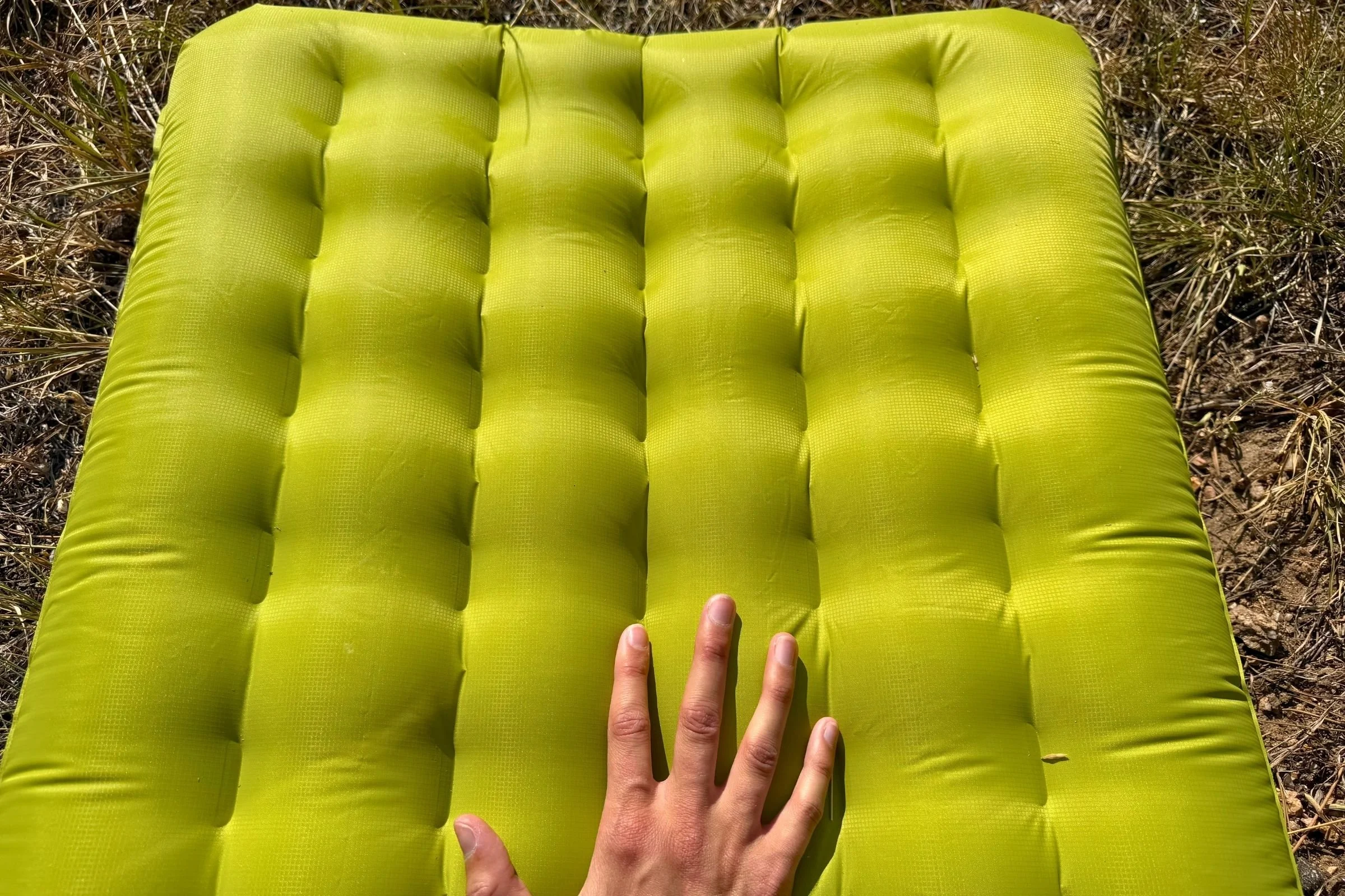 The cradling effect can be seen here slightly with the author’s full bodyweight centered on the pad.