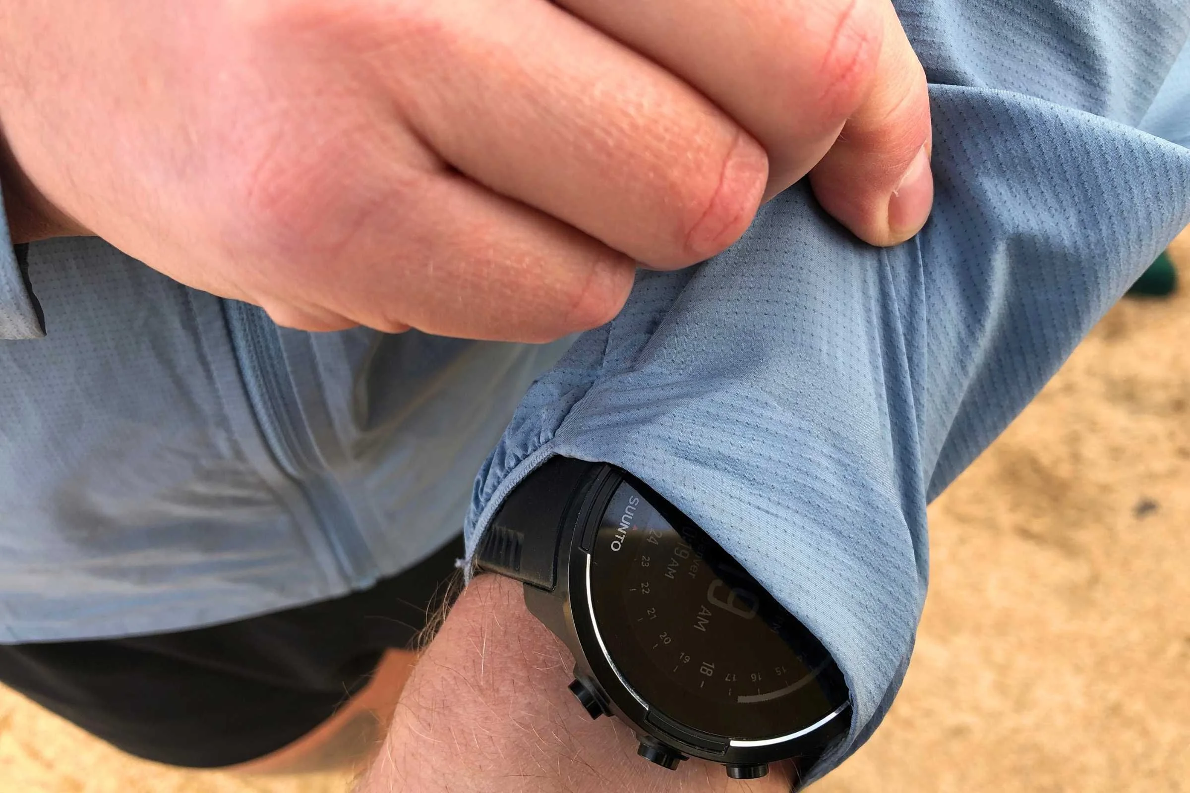 Some of the running jackets we tested used elastic under the cuffs and not on the top. The Houdini Air strikes a balance of warmth retention and mechanical breathability with a hybrid cuff that makes access watch data easy.