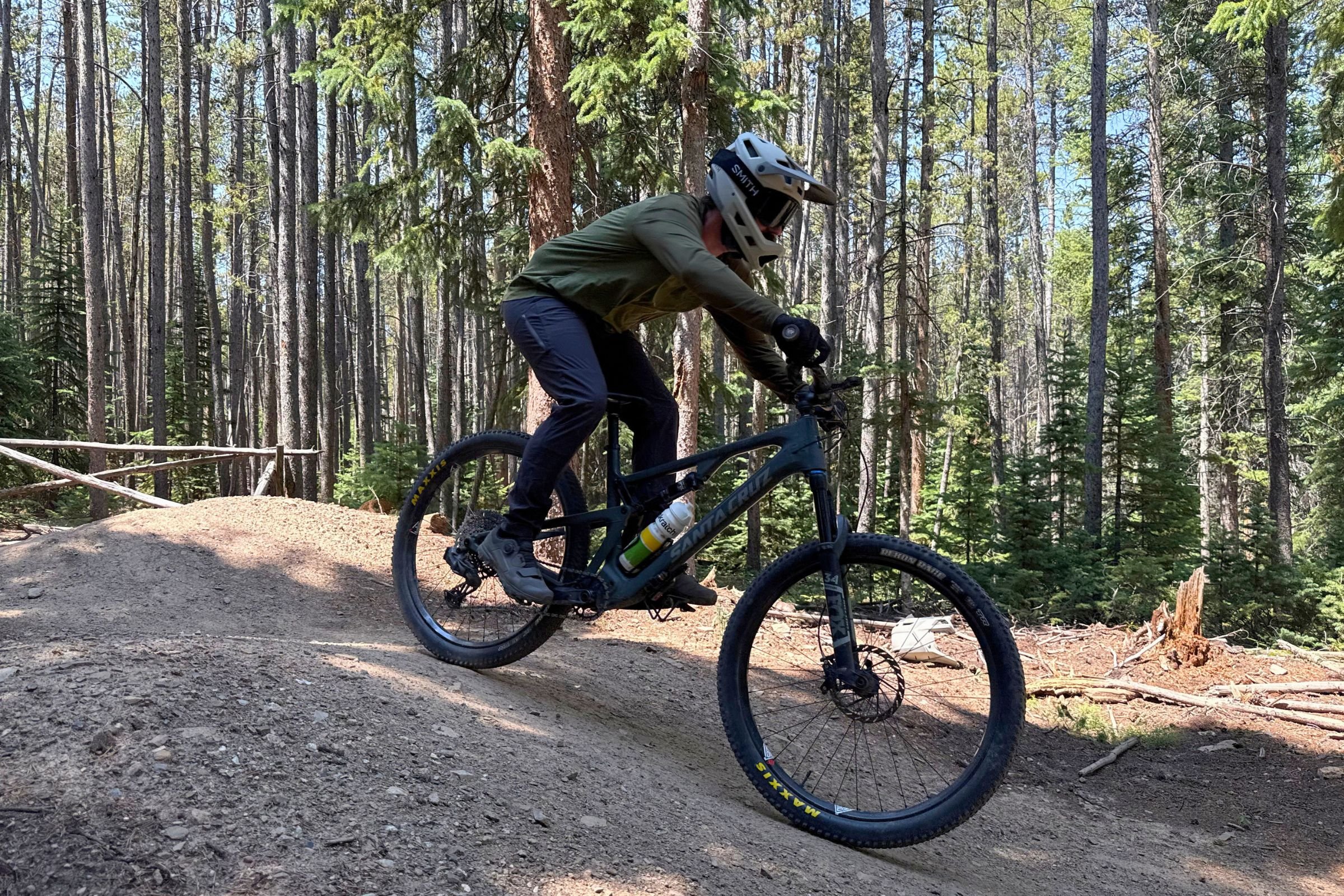 A mountain biker rides along a dirt trail wearing Smith Mainline Mips helmet.