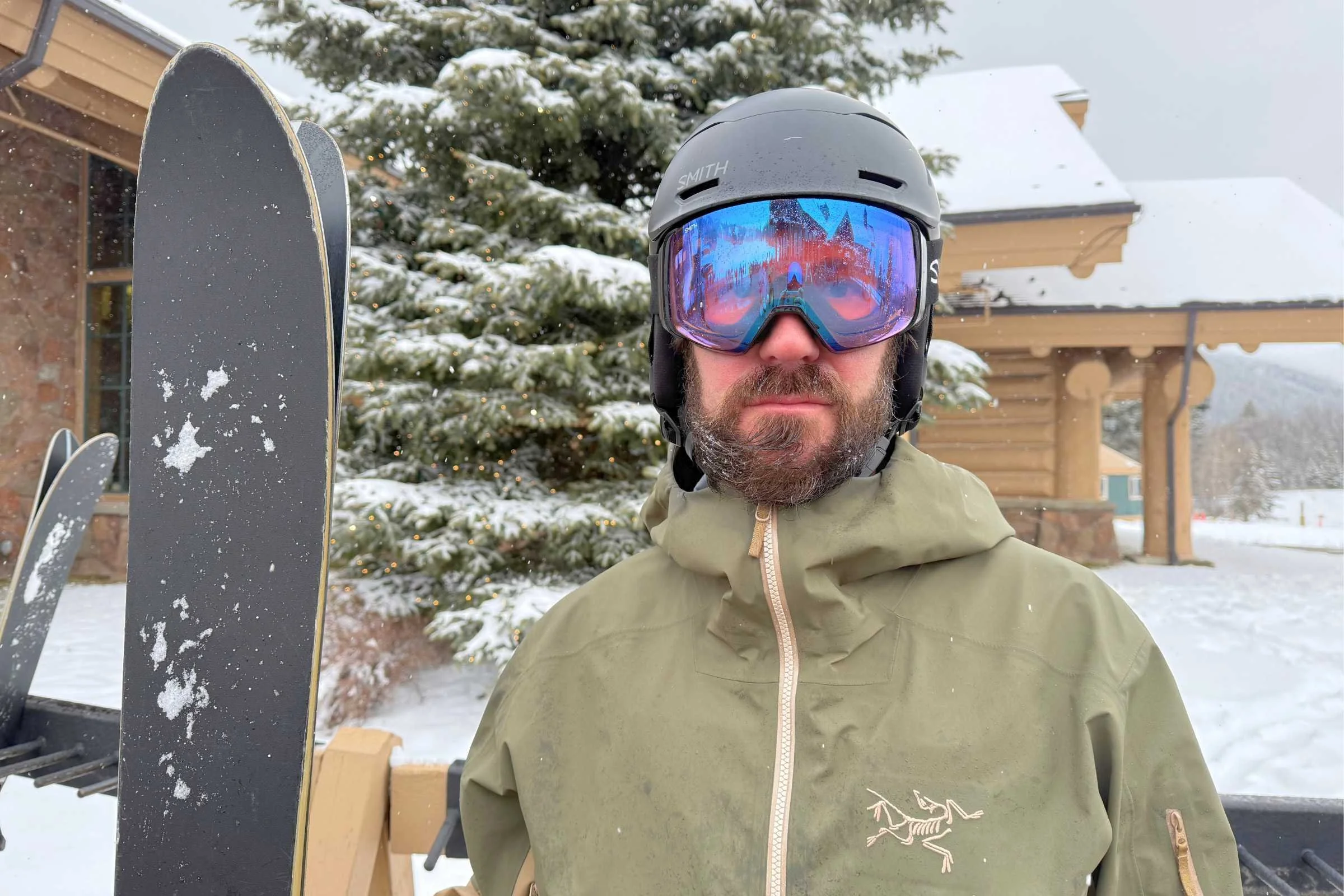 We love the comfort and functionality of the Vantage 2, making it one of our favorite all-mountian ski helmets.