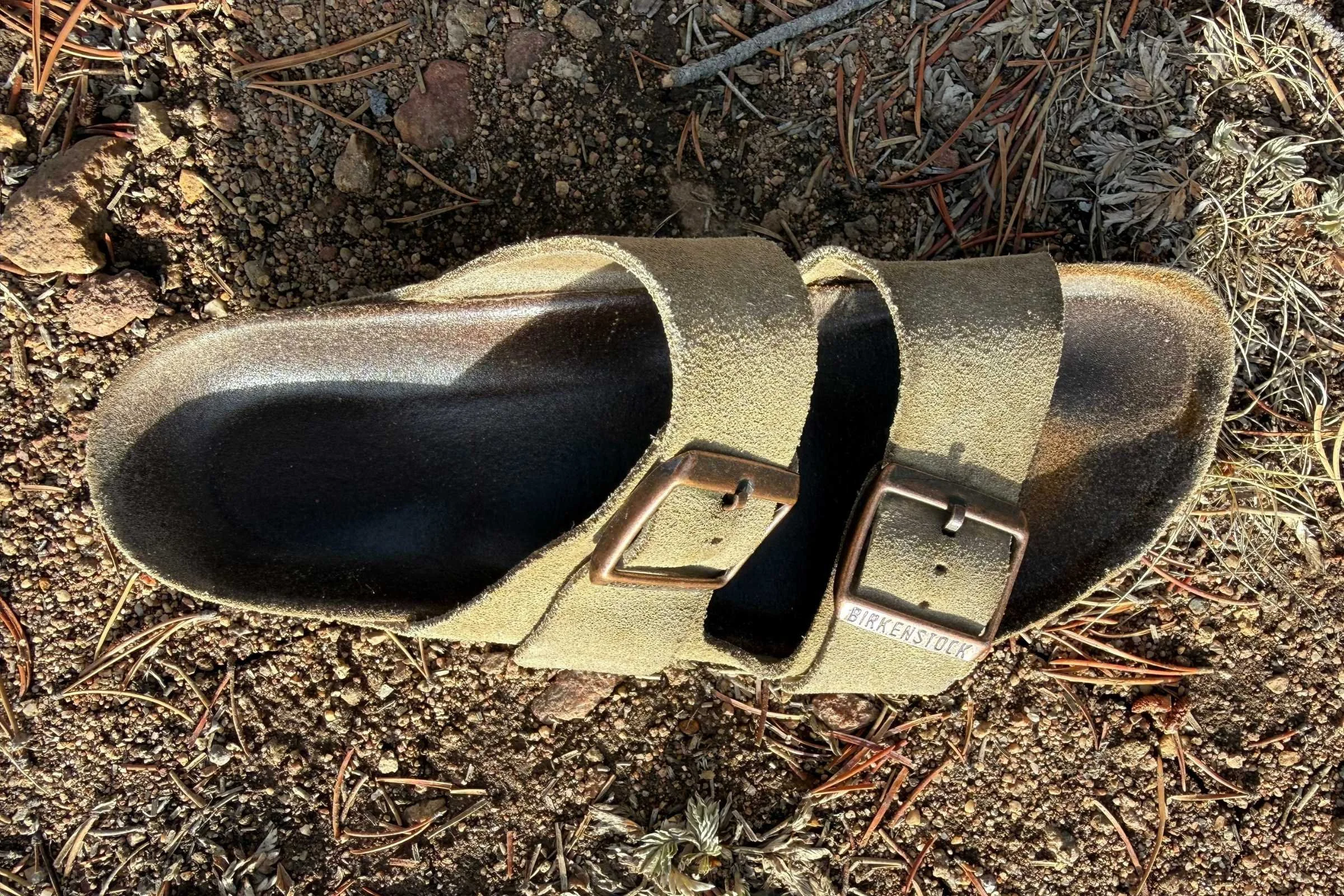overhead view of a birkenstock arizona soft footbed sandal